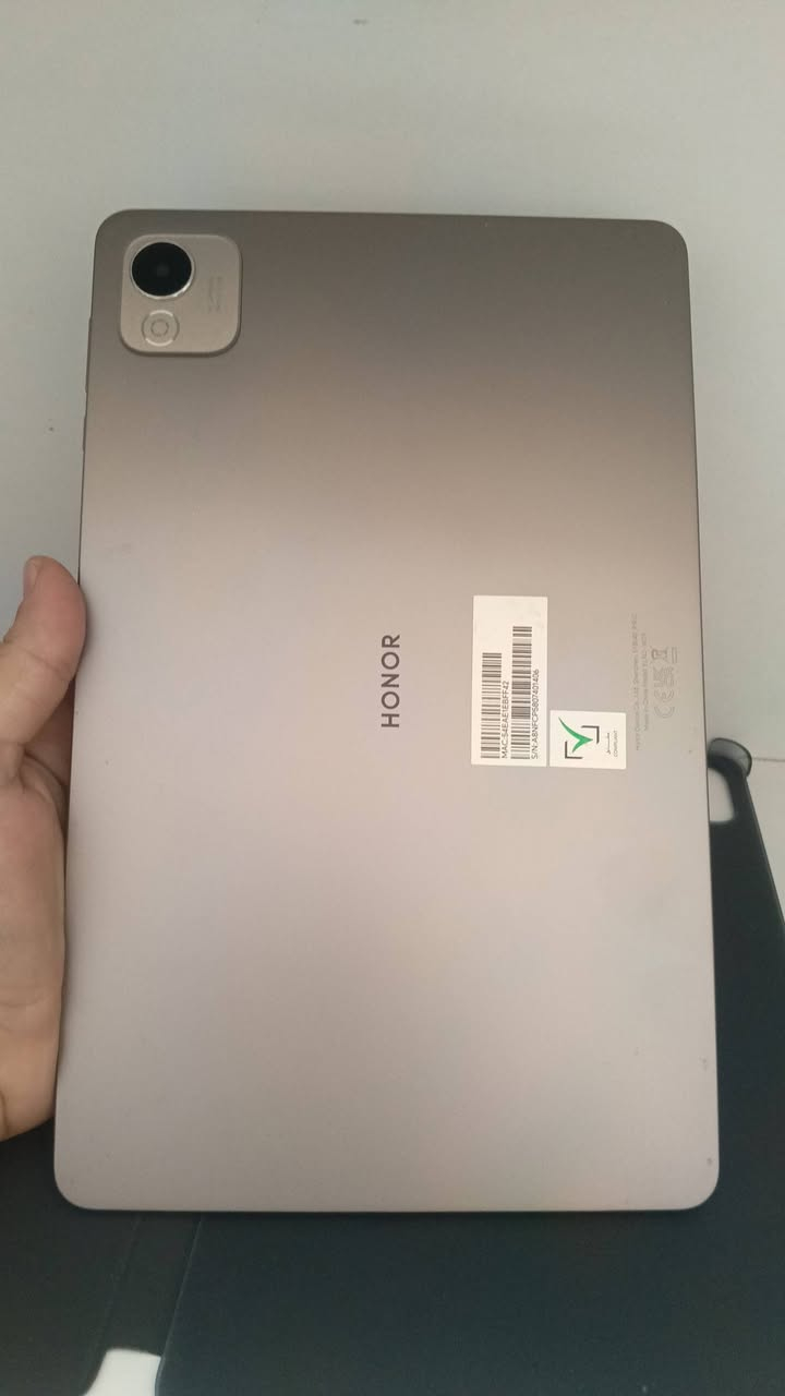 HONOR Pad X9a. جيدي استعمل اقل من شهر
بيه كسر بالبلورة مثل مو موضح اللمس مابي شي صوت 200% كلش عملي سعر جيدي بسعر 365 الف قيم بسعر مناسب وخذه كامل غراض وياه كارتون بيت حماية شاحنه 45 واط شغال ما يحتاج استبدال للشاشة بيه ضمان سحب من شركة هونر التوصل *********** توصيل بغداد فقط
