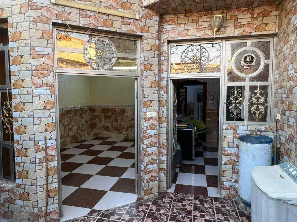 السلام عليكم الدار للبيع المساحه 100 متر المنطقه الجويده
الدار طابقين طابو صوف 
الطابق ااول يحتوي على
غرفه
صاله 
استقبال 
مطبخ صحيات 
الطابق الثاني يحتوي 
على غرفتين سويت 
لاستفساراتصال على الرقم 
***********
