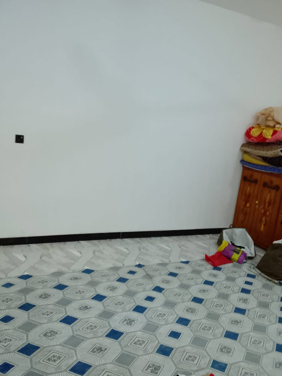 دار سكن للبيع 

علما الدار مطلوب إسكان ٥٠ مليون 

المساحه / ١٠٠ م خلفي 

العنوان / الموحيه مقاطعه ٣٧ 

تفاصيل البناء / طابقين مسلح 

ط١/ صاله استقبال غرفه مطبخ صحيات 

ط٢/ صاله غرفتين صحيات 

للمزيد من المعلومات يمكنكم التواصل معنا على الرقم التالي 

***********

***********
