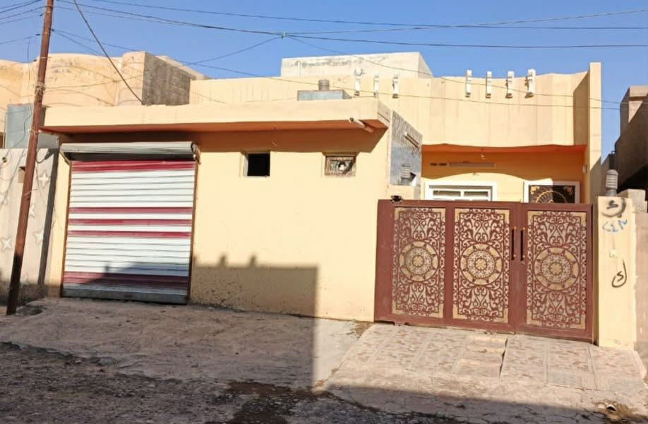 دار للبيع الديوم المربع الذهبي
طابق واحد مساحة 200 متر 
يحتوي الدار على غرفتين نوم
صاله واستقبال ومطبخ 
صحيات وكراج ومحل 
سنة البناء 2024
شارع 15 متر 
بناء حديث على أيد صاحب الدار 
للاستفسار والاتصال 
***********
