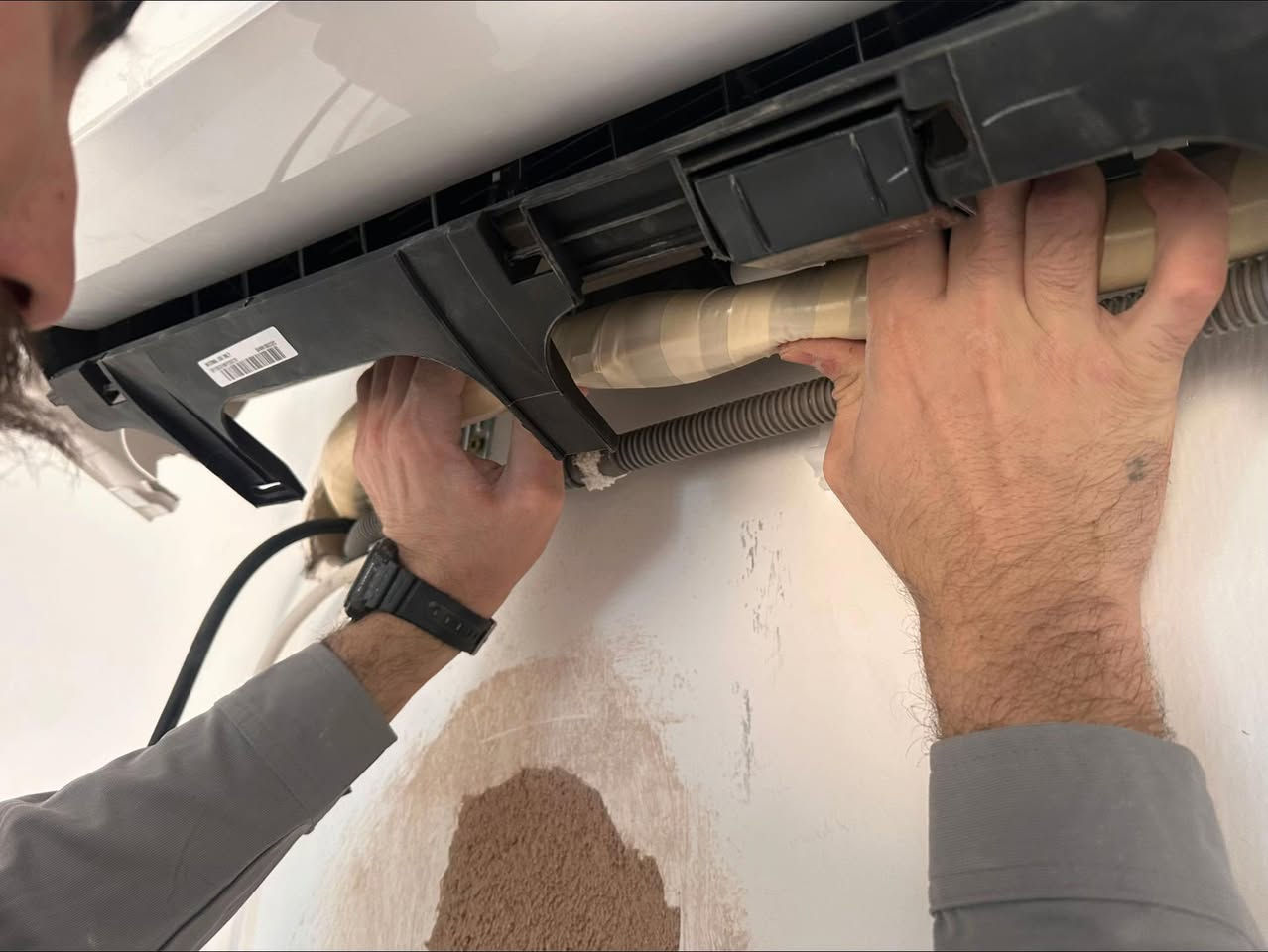 ورشة علي الشمري 
تنصيب وصيانة  السبالت  
والمكيفات
تنصيب بأستخدام جهاز الفاكيوم 
فتح ونقل جميع انواع السبالت 
فتح وغسل جميع السبالت الغسل يشمل فتح تام للسبلت وغسل ثم اعادة تنصيبه 
صيانه الليك وشحن الغاز R22❄️و R410  مع ضمان العمل
 يتوفر لدينا جميع
 ادوات التنصيب الحديثه 🛠️
*********** داخل كربلاء فقط #كربلاء_ #تنصيب_ #سبالت
