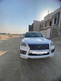 لكزس LX570 • ٢٠١٢ • فلوجة