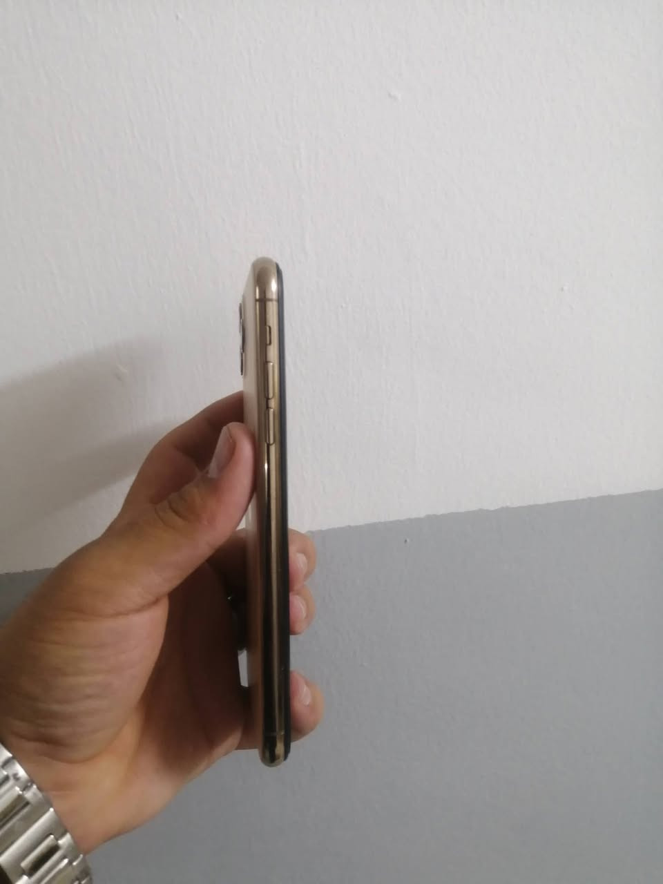 ايفوان 11 برو ماكس لبيع جهاز جديد
ذاكره 256 الون ذهبي
مبدل شاشه ٣خيارات اصليه فيس ايدي شغال 💥
بطاريه 100.     سيمكارت شغال وي فاي شغال 
كامراته فول دمعه تصويره  الجهاز شخط واحد مابيه
السعر 270 وبيه مجال ***********
