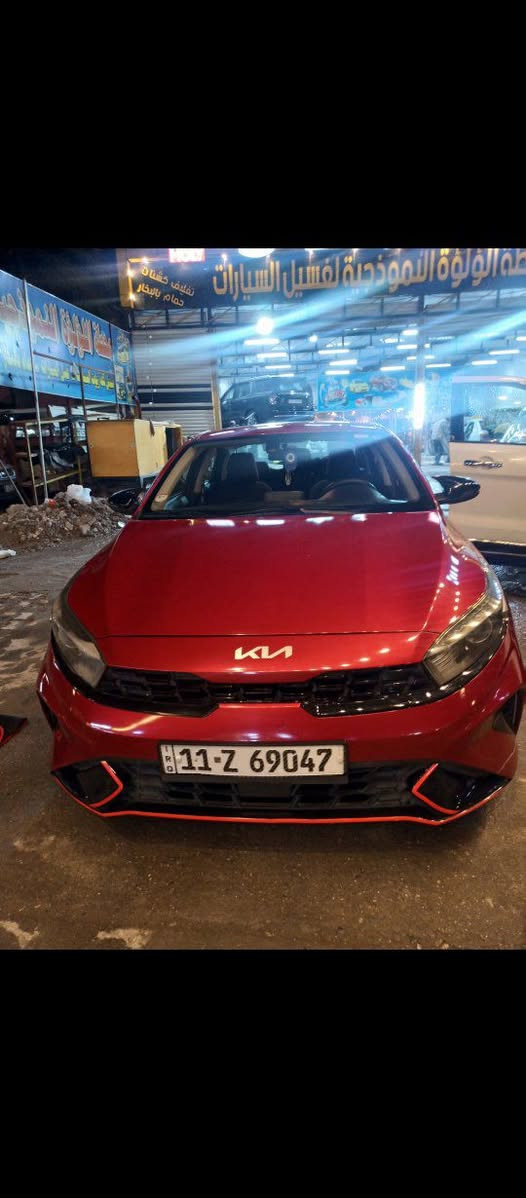 السلام عليكم 
كيا فورتي 2023 وارد امريكي 
مواصفات نص فول 
شاشه دواره 
تحكمات ستيرن 
رادار
توقف ذاتي 
مانع انزلاق 
نقطه عمياء 
حادث بنيد وجاملغ الأيسرمبدل والأيمن بارد
 وبيها طخه دوسه أو صندوق بل عراق 
صور الحادث بل منشور 
مكان السياره بغداد قرب كلية الامام الكاظم 
السعر 149وبيها مجال للاستفسار 
***********
