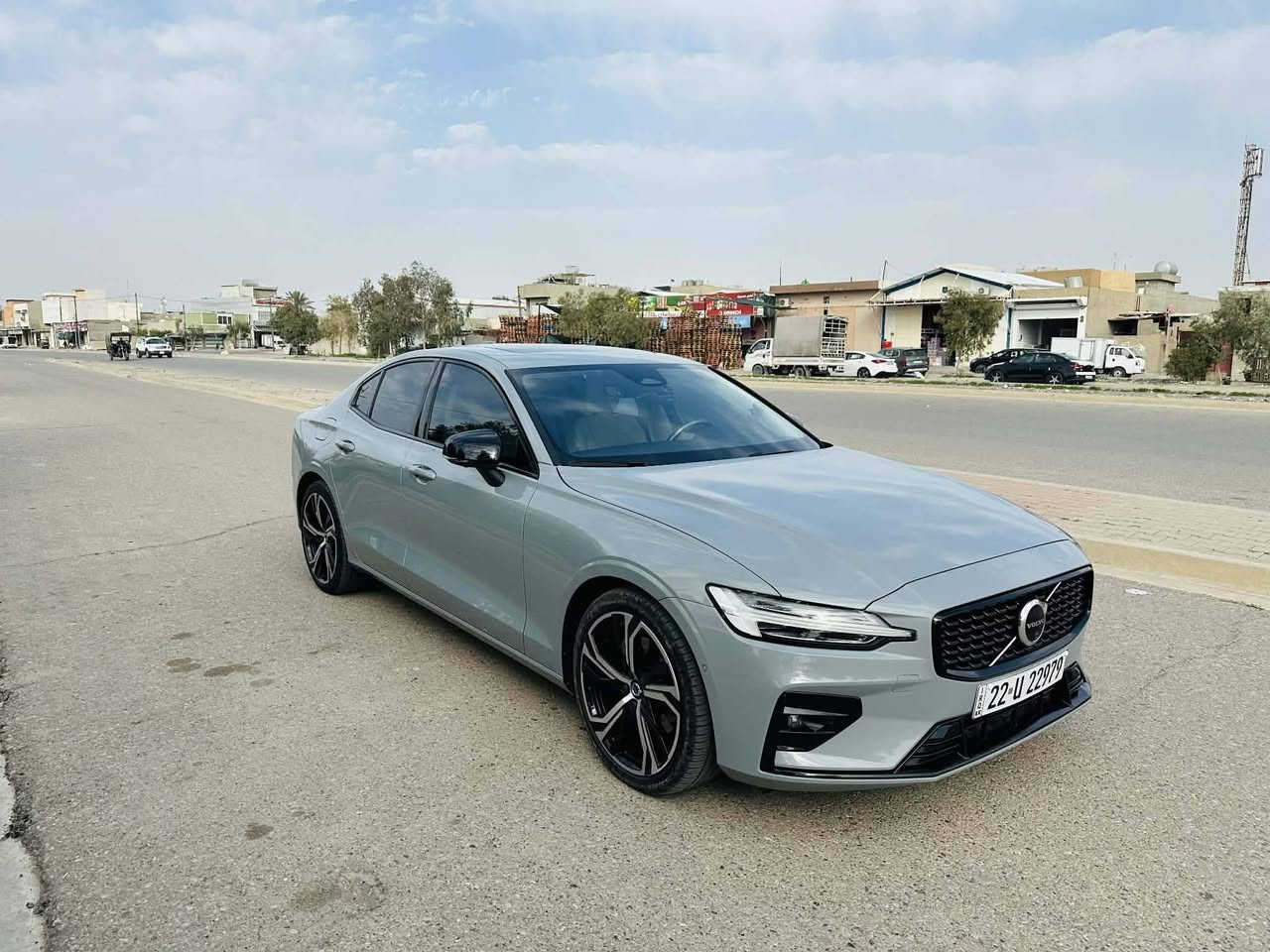 ..الســـلام…عليــكم ….اقره التفاصيل للاخير
للبيع فقط بدون مراوس
فولفو اس60 بلص 2024 dark theme فول مواصفات
ترقيم جديد اربيل -رقم مرتب
كتاب (باج) تظليل يمشي بكل العراق من الشمال للجنوب
بيها داش كام (امام وخلف وداخل) السيارة تسجل 24 ساعه وتكدر تشوف السياره من اي مكان عن طريق الموبايل صورة وصوت وموقع مباشر
محرك 2.0 توربو هايبرد خفيف mild hybrid 
لون سمنتي
التسارع من 0 الى 100 ب 6 ثواني
بانوراما
لايت امامي ديناميك اوتو متحرك مع الستيرن
كشافات led كهرباء
كاميرات 360 + مرايا جانبيه شفط مع هيتر اوتو
تعتيم تلقائي للمرايا الجانبيه مع الوسطيه
كار بلي+اندرويد اوتو
داخل بيجي
كشنات جلد + هيتر تدفئه+كهرباء+ خزن
صندوق كهربائي فتح اوتوماتيك بواسطة حساس ع الرجل
نظام تنقية الهواء داخل السياره
خاصية التبريد التلقائي لشاشة المعلومات
رادار 360 درجه اماميه وجانبيه وخلفيه
بصمه مع اضواء ترحيب+ دخول ذكي
4 ابواب بصمه فتح وغلق
نظام مراقبة الطريق وتنبيه تلقائي عند عبور السرعه المحدده في الشارع
مثبت سرعه تفاعلي + مانع اصطدام امامي وخلفي وجانبي
نقاط عمياء
اطار 19ً انج perly جميع الفصول بلادي
نظام مراقبة هواء الاطارات
نظام المساعده على الركن
نظام خرائط بلدشبول الامامي والشاشه الوسطية شغال مع اللغه العربيه بلادي 
اناره داخليه كامله بلبيبان وتحت الارجل مع التحكم بشدة الاضاءه الداخليه
مداخل تايب سي عدد 4 + مدخل سيم كارت
كير اوتو 8 نمر + كير عادي
نظام اوتو ستارت ستوب
هاندبريك كهربائي اوتو دكمه
مستشعر المطر (تشغيل الماسحات عند المطر تلقائي)
وبعد بيها موصفات اسف ع الاطاله
السياره بيها ربع بنيد صبغ + جامللخ السائق صبغ يعني قطعتين صبغ + باب خلف السائق تعديل بارد
ايرباك فقط الستيرن طاك ومرجع بلادي شركة
البجم وخلف السياره كبس الضرر فقط طرف السائق
السياره رقم اربيل جديد بأسمي والتحويل مباشر ميطول نص ساعه
هذا رقم الشاصي 
7JRL12TL8RG282776
السياره ماشيه44 الف ميل وقابل للزياده
سعر السياره 205$ وبيها مجال كلش قليل 
للاستفسار اكثر الاتصال ع الرقم ***********
متوفر واتس اب
غير متواجد ع الفيس
