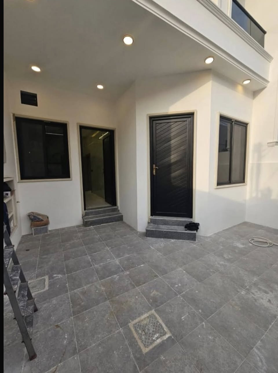 🏠 ثلاثة دور للبيع للبيع
📍الموقع حي الاخاء خلف الوطنية للتقسيط 

مساحة كل دار 150 م واجه كل دار 6 م 

↕️مكون من طابقين 

♦️الطابق الاول 

استقبال ومطبخ وهول وغرفتين نوم وصحيات 

♦️الطابق الثاني 

هول واربع غرف نوم وصحيات وبيتونا 

✅السعر 235.000.000 

⬇️⬇️⬇️⬇️للاستفسار اتصل على الارقام ⬇️⬇️⬇️⬇️

👤فيس بوك #مكتب دلتا لتجارة العقارات 

☎️ كورك ***********

☎️ اسيا  ‭***********

📍باقي التفاصيل زورو مكتب دلتا لتجارة العقارات 

♦️سايدين الصديق  مقابل سنتر بغداد عمارة قاعة الخاتون للأعراس

⬇️ باقي العروض ومعرفة السعر 

داخل صفحة #مكتب_دلتا_لتجارة_العقارات
