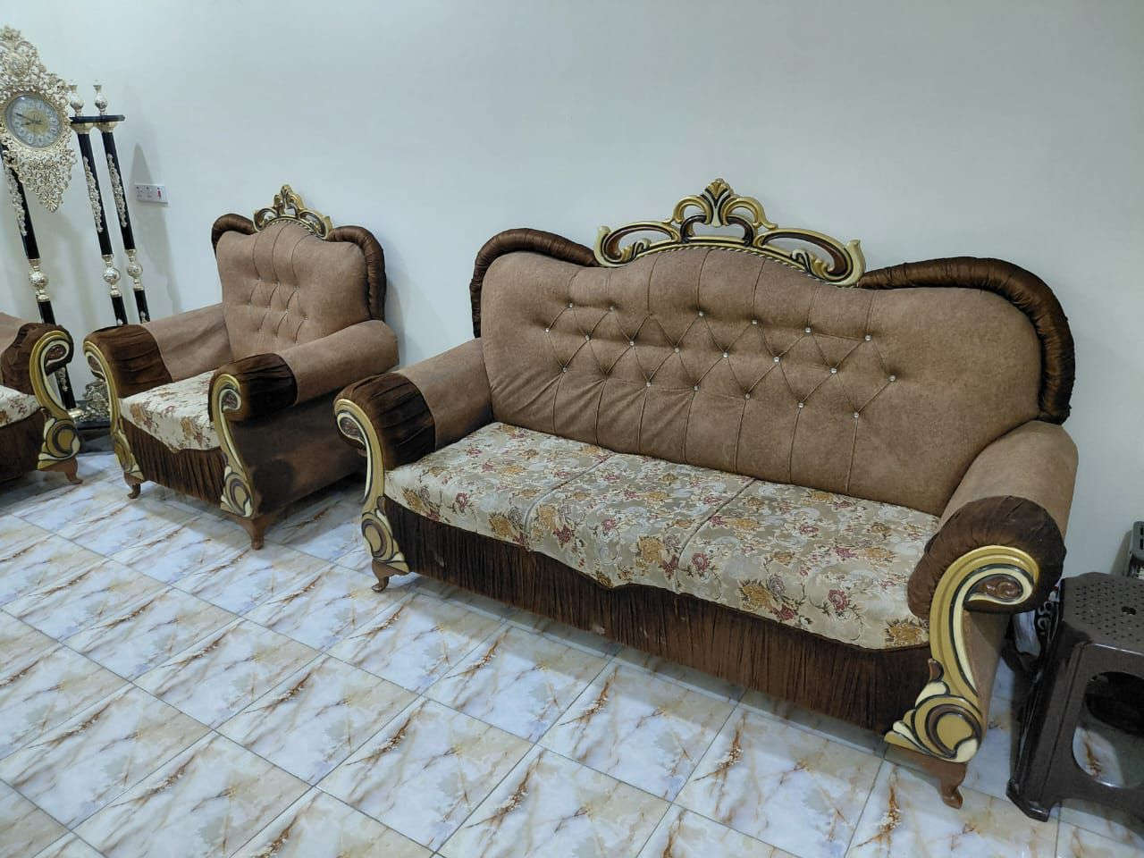 تخم خمس قطع ثنين ام تلاثه نفر واحد ام النفرين وثنين كراسي ام النفر نضافه 100/80
***********
بغداد الدوره
