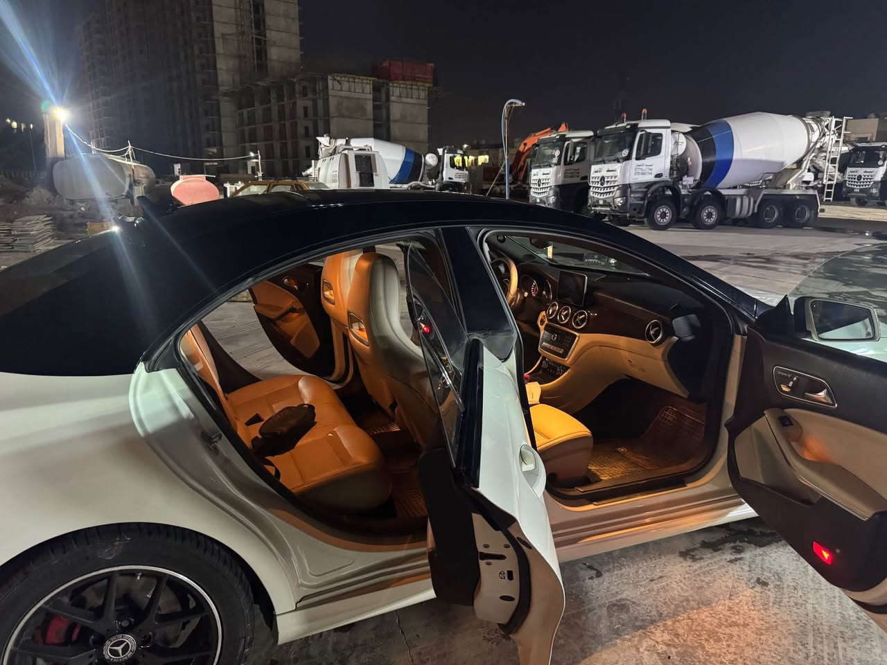 السلام عليكم شبابنا الطيبين مرسيدس شبابيه CLA250 فورماتك موديل 2018  ماشيه 108 الف كم رقم اربيل هزه وفحص صالح لغاية شهر الثامن سنويه جديده باسمي تحويل مباشر  مواصفات فوول ميحتاج اكتبلك جريده  فوول السياره محرك 2000T  وارد داخله كليين للعراق هنا صار بيهه صبغ باب وجاملغ خلفي ايمن اثر شخط بدون  دواخل  السياره جاهزه   كير محرك تبريد كله جديد بيع او مراوس حسب القناعه والسعر المطلوب 150$ ومكانه بغداد حي العدل  واي استفسار ثاني *********** بغداد, العراق
