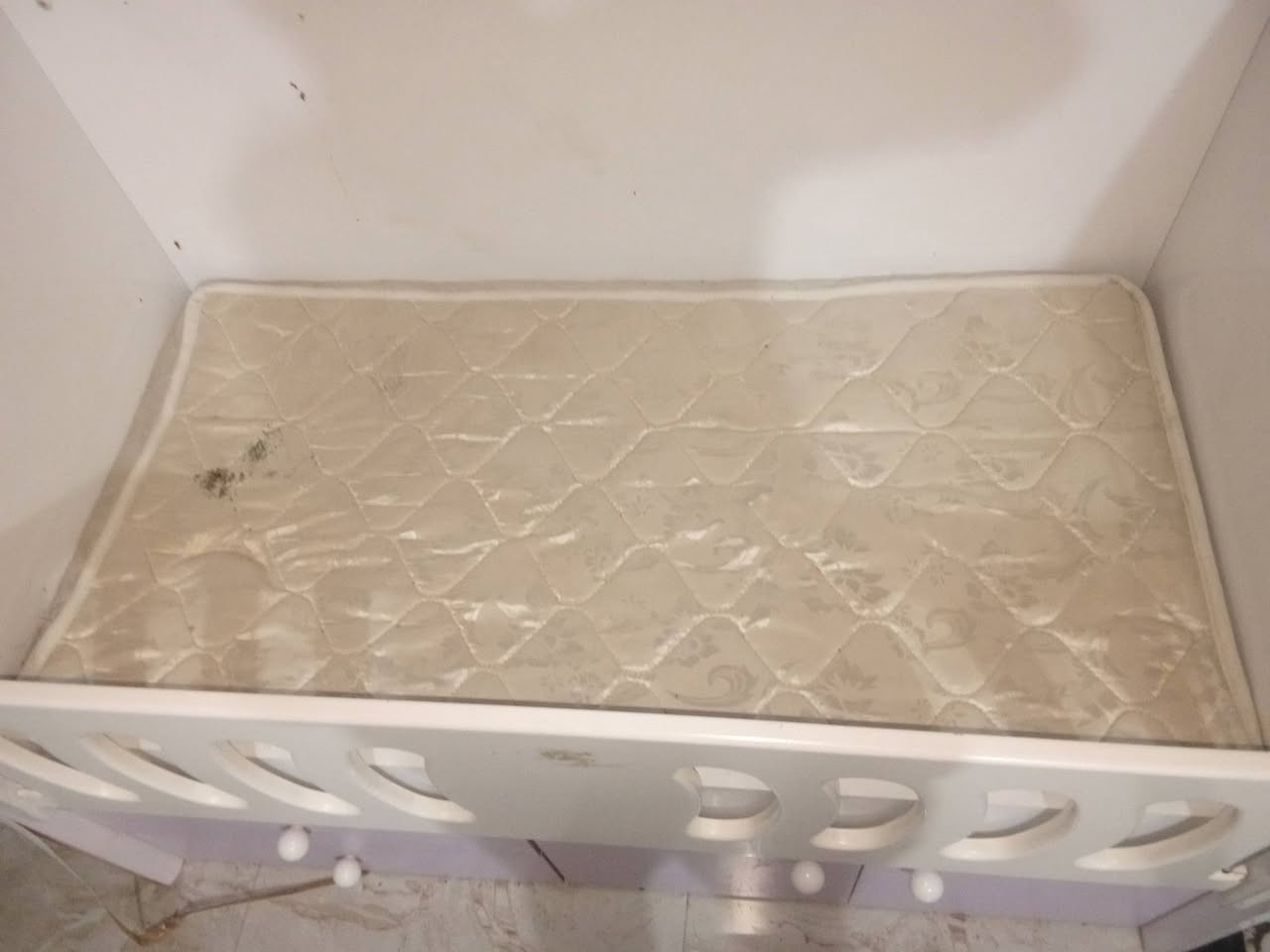 سرير اطفال  يكفي الحد عمر 7 سنوات  السعر150 وبي مجال ‏‪0777 879 9171‬‏
