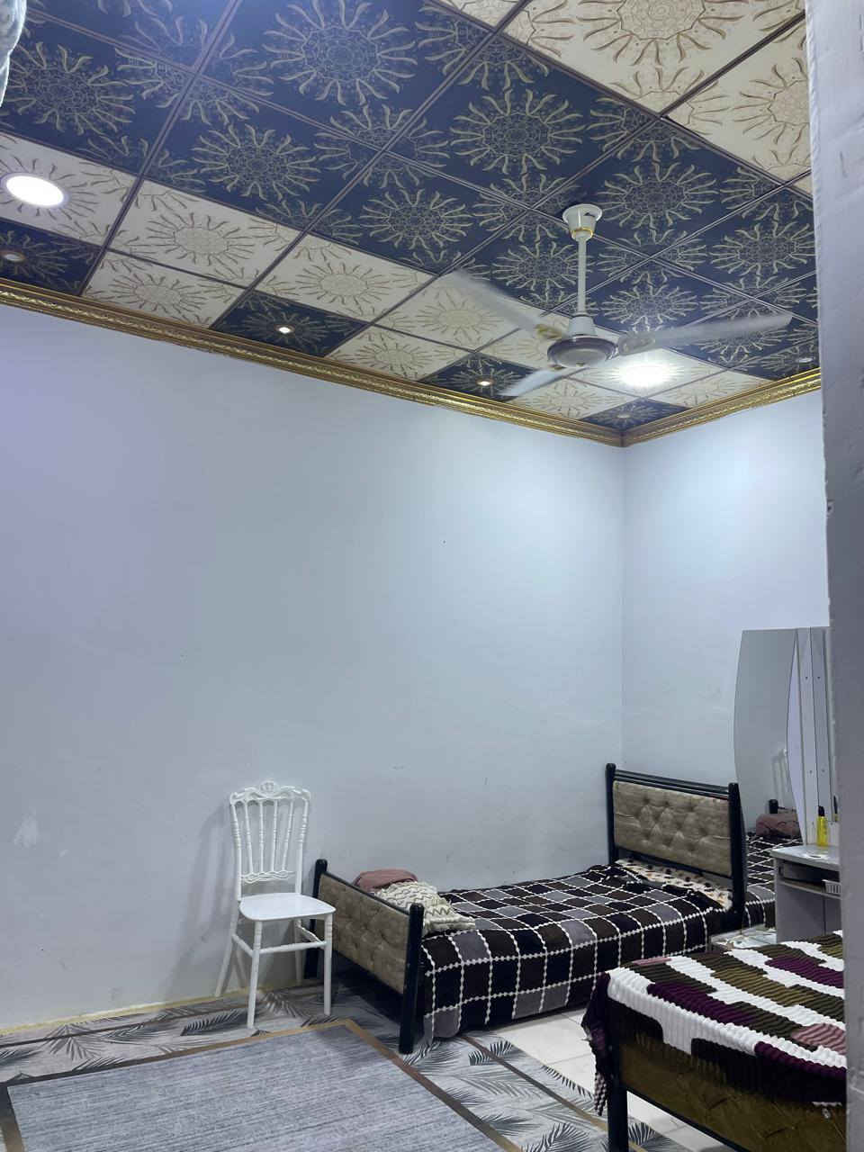 دار للبيع في قضاء شط العرب الصالحية شارع الحسن المجتبى قرب مدرسة الريف الزاهر يبعد عن الشارع العام 300 متر نهاية فرع اخر بيت مساحته 200متر يتكون من 2غرف نوم صاله وستقبال ومطبخ حمام داخلي و خارجي للاستفسار اتصل ***********
