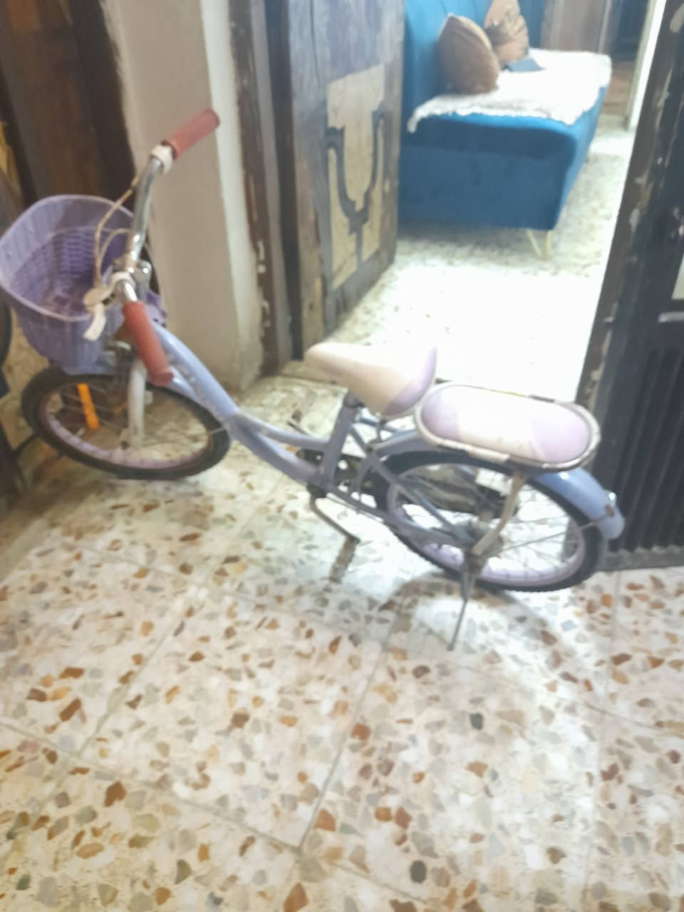بايسكل حجم ١٨ باله بسعر ٣٠ طالبيه ***********
