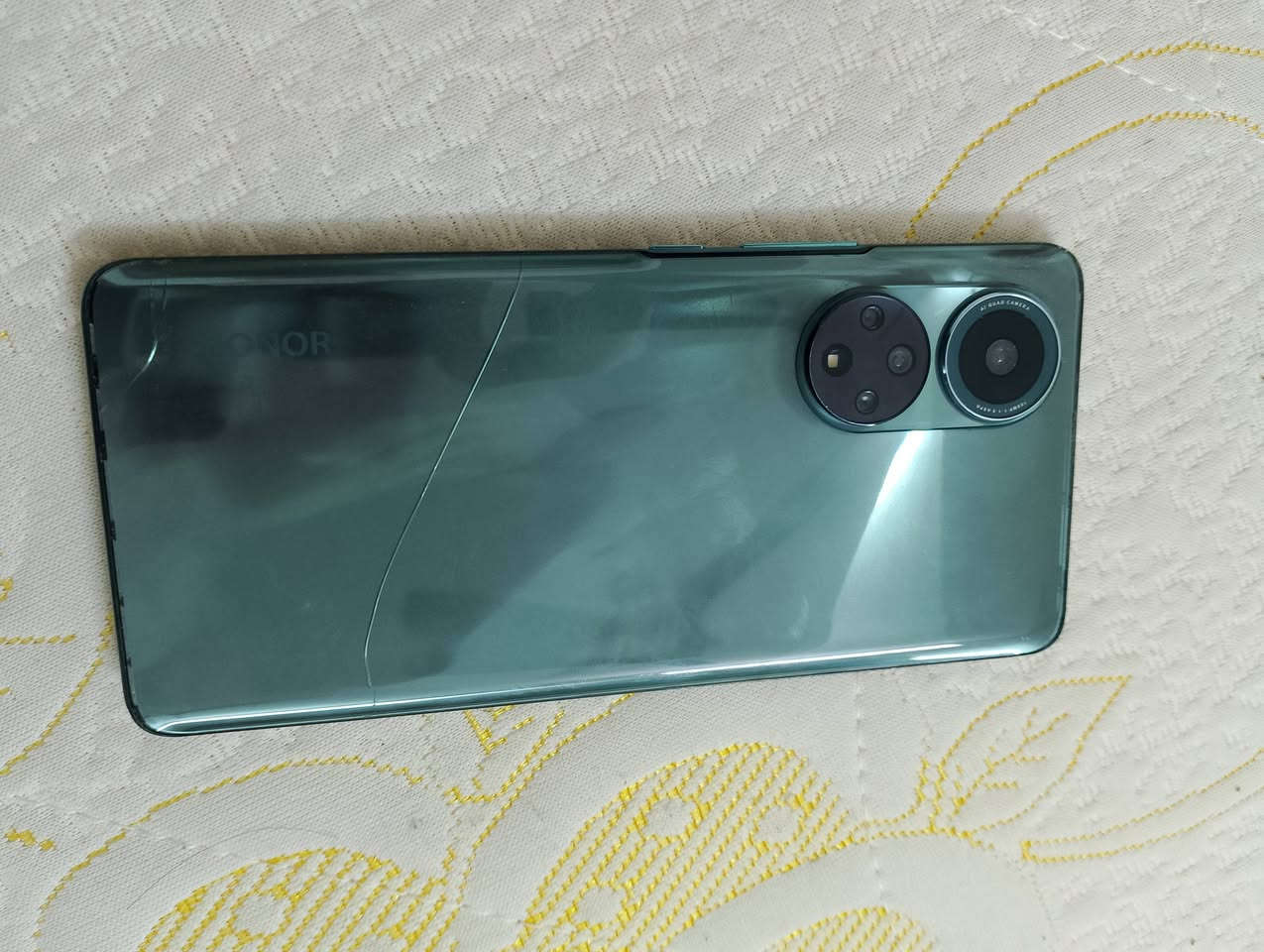 هونر 50 للبيع شاشه منحنيه كله شغال فقط ضهر مكسور سعر 100 قفل قففل بدون عمله شراي نتصل *********** راسه مال عبيدي شارع عشرين
