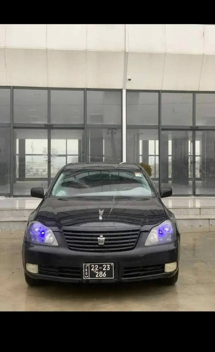 شاهینە 2006 بڕاوە
سعری 42گەڵا 
بڕاوە 
گەورە بەبچوکی بەسمە ڕەساسی 
ناو ڕەساسی  
گێڕو مەکنەی بەشەرتی فیتەرو 
تەقەو ڕەقە چرکەی تیا نیە 
تەبریت ساردوو گەرمی بەشەرت 
برێکی بەسراوە 
جامی پێشوو دوا هەڵ گیراوە 
داعمو لێداراو قرچیشی نیە 
سەقفی شەپۆلو چاڵی هەیە 
سەقفوو کەڤەرو شەنسی بەشەرت 
سەیارەکە  شوێن مووسەکانی جوان نیە ئەبێ بۆیاخ بکرێتۆ 
تایەو ویلیشی کراوەتۆ بەبیلاد ڕۆیاڵ  
وەکو ڕەسمەکان جوان نیە 
***********
وەتس ئاپو ڤایبەری لەسەرە 
شوێن هەڵەبجە 
گۆڕینەوەش ئەکەم
