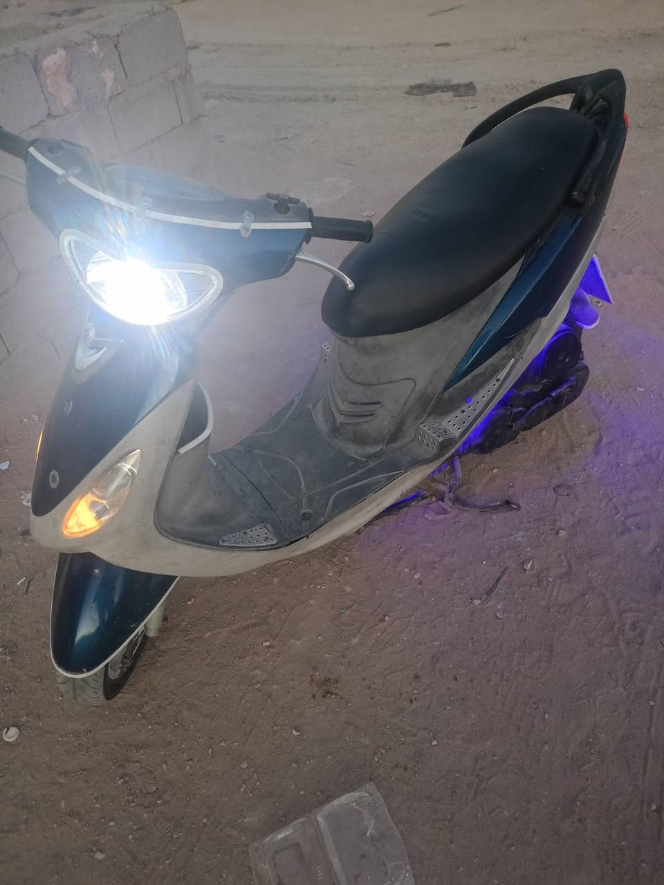 السلام عليكم اخوان ماكس منغولي اي نقص مابيه كامله سلف هندر عالي وناصي نشره خلفيه كامله الدراجه مابيه نقص ولمحرك مامفتوح  السعر 500وبيه مجال حگ الجيه رقمي ***********او*********** بس رمشلي وخابرك
