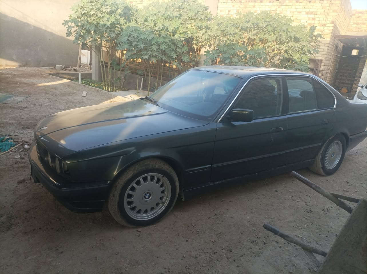 سلام عليكم بي 525ام  مسكر رقم انكليزي بسمي ال سياره السعر اتصل عله هذه الرقم***********
