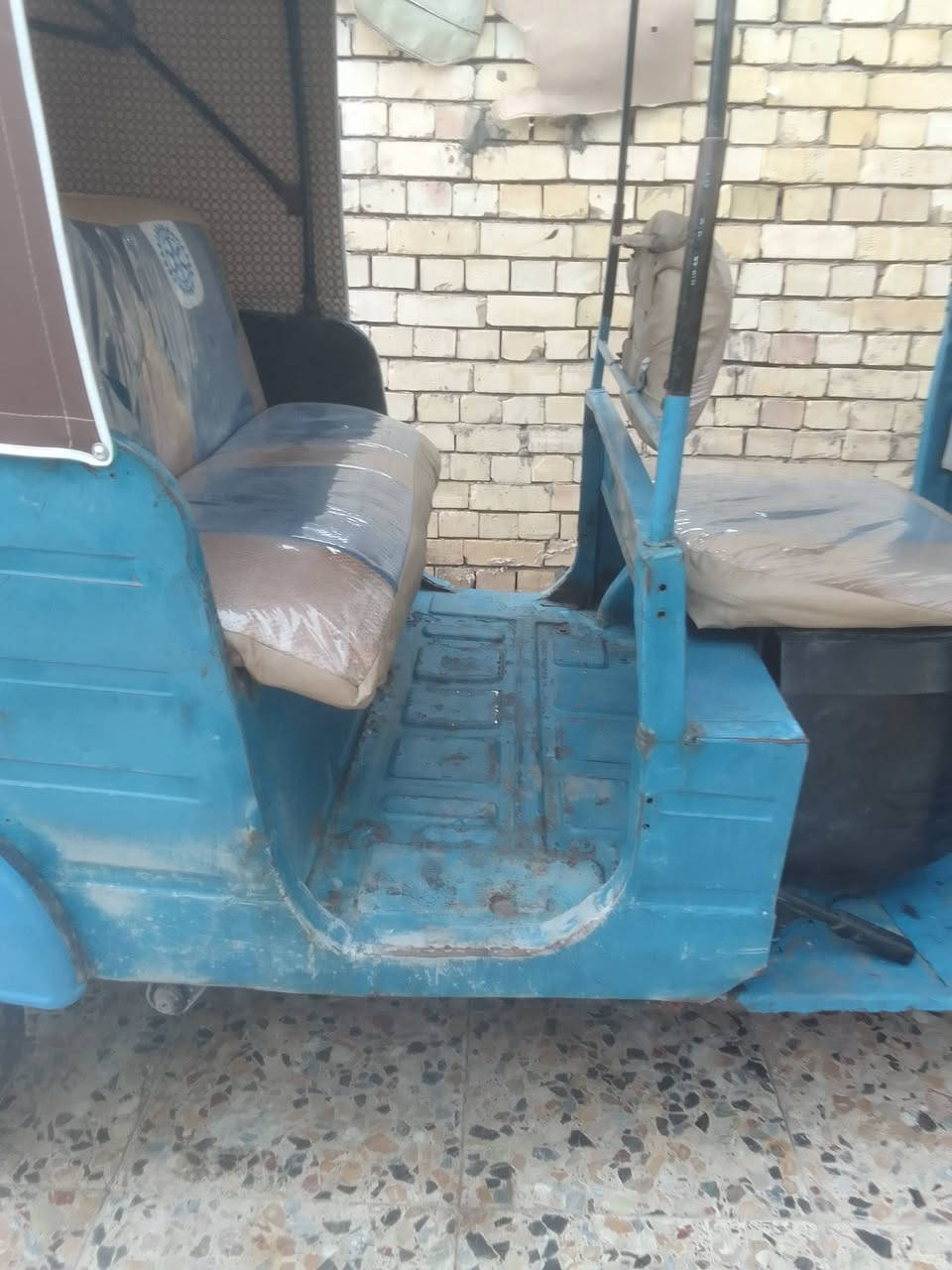 السلام عليكم تكتك مديل17 12يوم29 للبيع كاملة بس دوسة الأممية معمرة فقط بغداد حي نصر  المعامل شارع رظا عويد السعر2750وبيها مجال قليل كلش ربع مذب عليها متواجد فيس وتساب ***********
