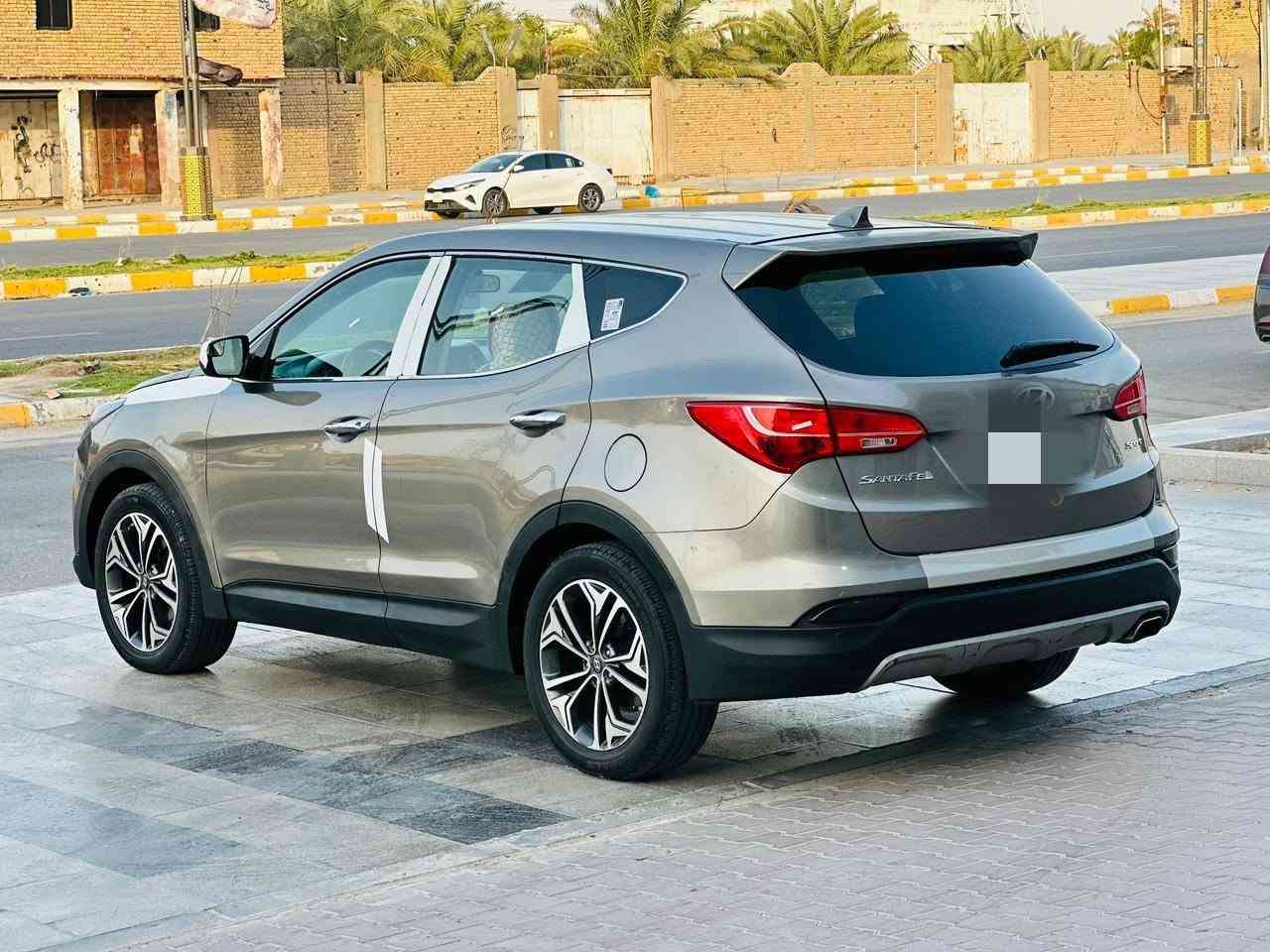سنتافي 16 وارد امريكي رقم ذي قار محرك 2400 gdi موجودة بالبصرة وراعيها موجود بالبصرة مشروع تحويل بالبصرة حادثها جاملق وبنيد وبيها 4 قطع صبغ ابيع مصبوغة حزام. تبريد شغال. 
سعر 118$ ارخص سيارة سنتافي 16 سنوية  تنتهي 2029 .
ملاحظة راعيها يريد تحويل .( مراوس بالنترا 20 او 19 رقم بصرة)
تليفون + وتساب ***********
مكانالسيارة القبلة المهندسين البصرة, العراق
