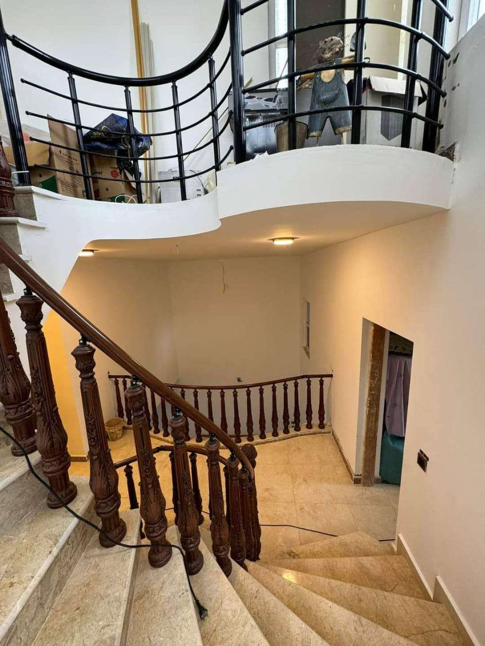 دار للبيع طابو صرف

المساحه ٢٥٠ متر

الواجهه ١٠ متر

بناء حديث
مقابيل دار متنزه
٤ غرف نوم وصاله عدد٢

وهول عدد٢

ومطبخ عدد٢

ومجمع صحيات عدد ٤

وحديقه وكراج سياره

العنوان/ شارع ٨٠ كربلاء

خلف تجاري يبعد عن شارع العام ١٠٠ متر

المنطقه مخدومه مجاري

***********
***********

او مراجعة مكتبنا شارع ٤٠ مقابيل حلويات السمؤال
