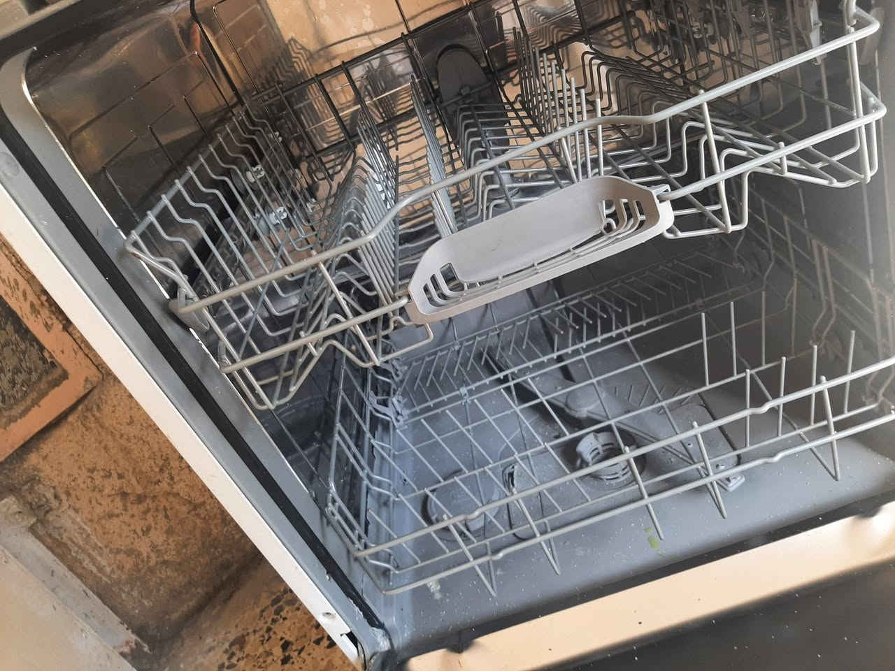 عندي غسالة مواعين نوعية سيمنز 
شغاله مابيه شي 
 بيها ملاحظة الماء الي بداخلها غير ساخن


**إذا كنت صاحب هذا الإعلان وتريد حذفه لأي سبب، رجاءا أرسل رسالة إلى الدعم الفني**