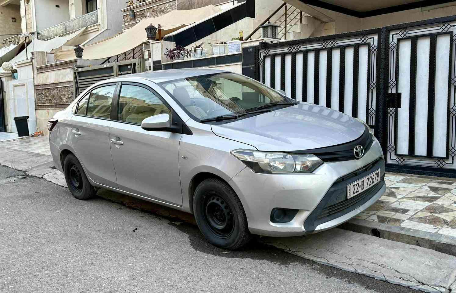 تۆیۆتا یارس 2017 سلڤەر
سەیارەکە فول مواسەفاتە و کامل جوانکاری بۆ کراوە
بێ سبوغە تەنها چەمپێکی پشتەوەی هەیە. ناو عەوزی نەگرتیە  لەگەڵ تەزرەیەکەی زۆر کەم و کوشن جلد و دەبل گێڕە دەبل تڕاکشنە
مەکینە گەورەی مەکینە سپیە ڕەقەم و سەنەوی نوێیە تەحویل و بەناوکردن. بەشەرتە 
نرخی 118 وەرەقەو مەجال رەقم *********** أربيل, العراق
