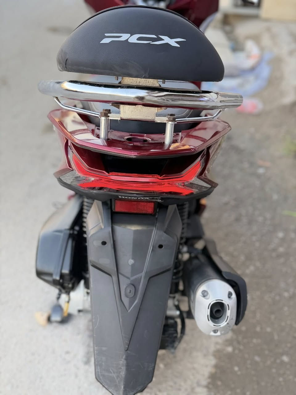 ‏سلام عليكم
‏الجيل الرابع ياباني
‏اللون دم الغزال
‏صالة لاشر نازلة من الرمبا
‏ماشي 20
‏وياها بسنتين اثنين بصمات
‏ياباني وكالة
‏ مدينة الصدر
*********** 
‏السعر 24 ورقة وبيها مجال شي بسيط ￼
