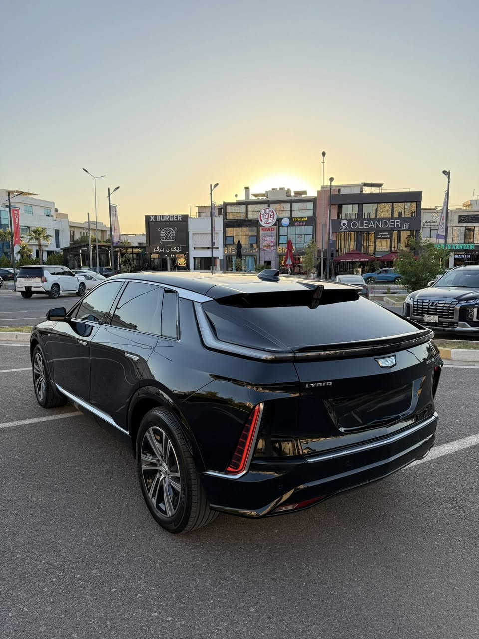 2023 CADILLAC LYRIQ
ماشيه 24 الف كيلو متر 
مبدل صندوق نفس لون بدون داخل بدون يرباك بشرط 
موصفات فول فول 
سياره حيل نضيفه ماشيه قليل 
مرقمه جاهزه كلشي بيه جديد + بيه كتاب تضليل 
موجوده بربيل 
سعره 325 ورقه 
***********
