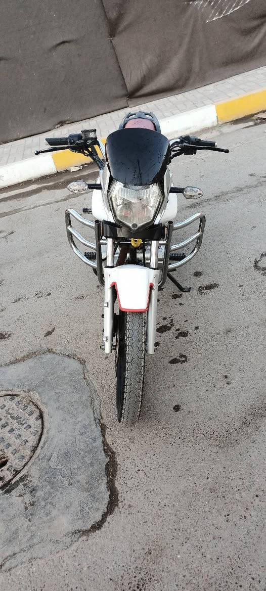 سلام عليكم دراجة ساو موديل 20 محرك 200 مكفول مابيها نقص برغي الشراي يتصل *********** خاص مفتوح
