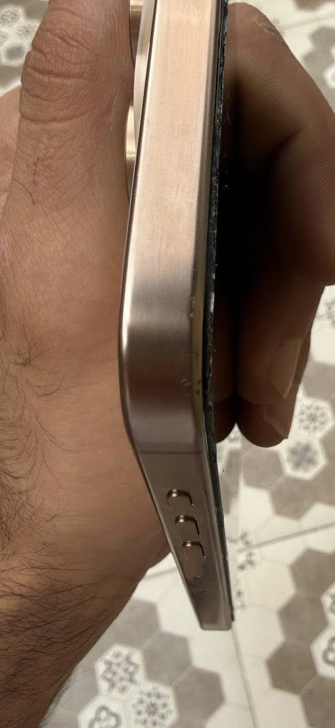 سلام عليكم متاح ايباد 11$m2 معه ايفون 16برو ماكس تفاصل موضحه بل صور  شراي تصال ***********

