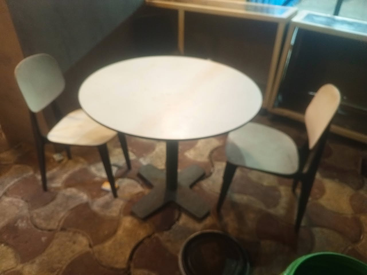 طاولات سيت حلوات 2و4كراسي ونضيفات كلش وثكال للبيع *********** بغداد شعب
