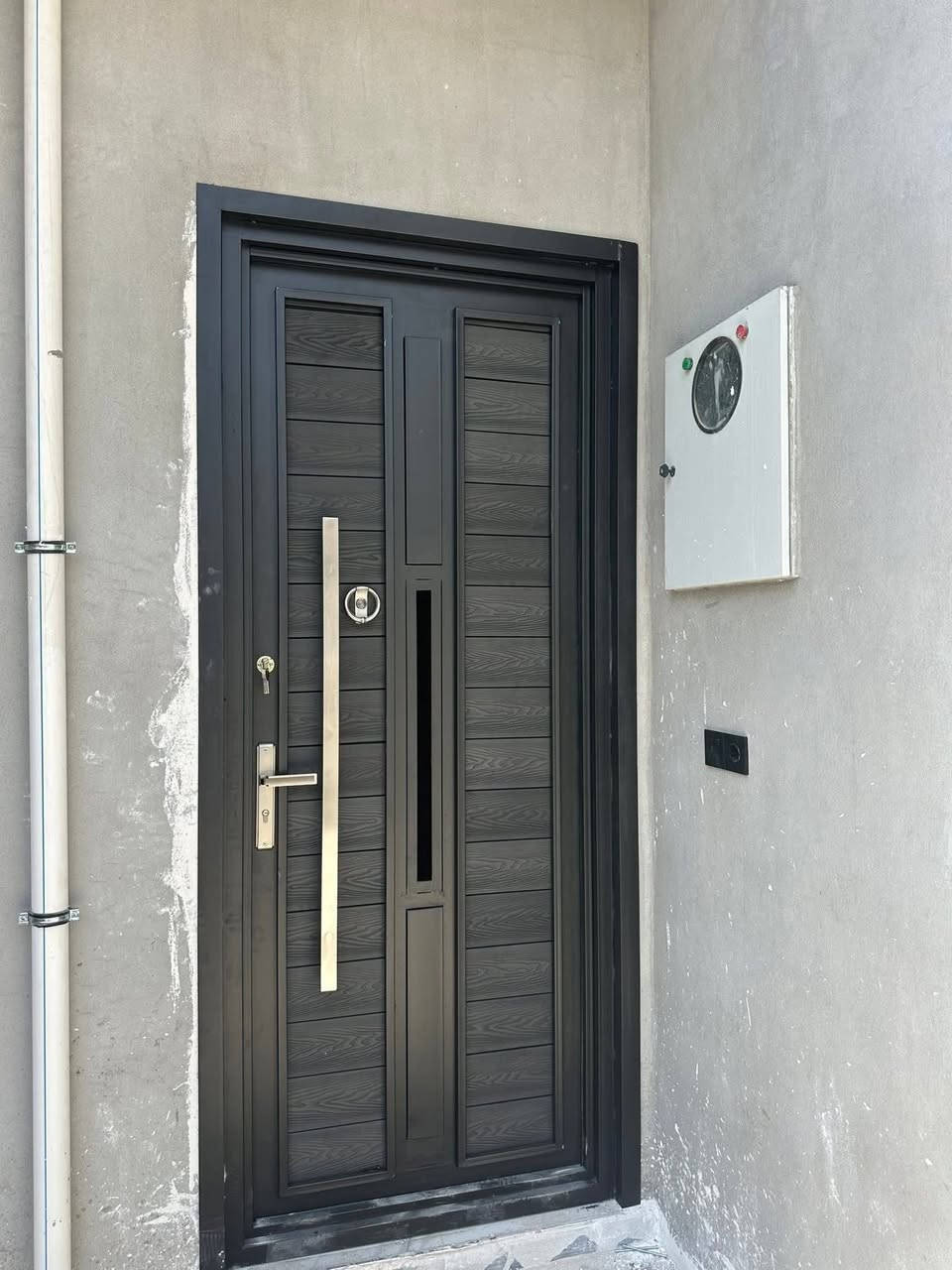 ورشة حدادة مرتضى الحسيناوي 
مستعدون لعمل  الابواب والشبابيك  وبتصاميم هندسية حديثه عمل جميع نقشات  ال cnc والمحجرات وسقائف البواب القاصه بنضام ربل مانع اتربه 
 كي سبان
  والكرفانات والجملونات وكافة اعمال الحداده.. مستعدون للعمل مع دوائر الدوله.  يوجد جميع مقاطع سل ستيل عمل جميع عمال سل ستيل
العنوان :السريع قرب تقاطع سوق الشيوخ  مقابيل مجمع سكني نور الناضر من جهته زعيلات
رقم الهاتف ***********
