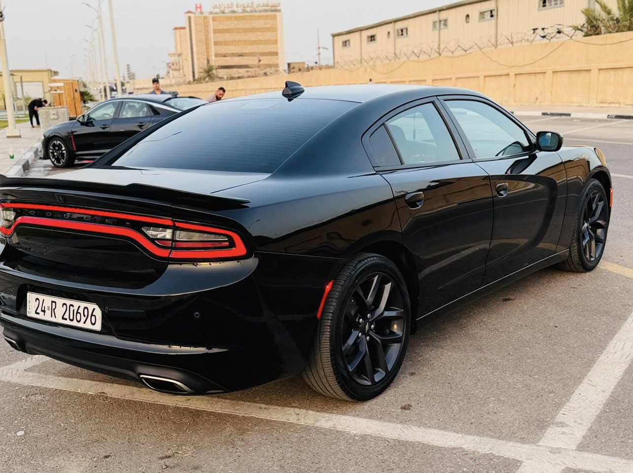 السلام عليكم
جارجر SXT موديل 2023 بلاك توب اصل
ماشيه 52 الف 
وارد أمريكي بدون حادث داخله تقرير عطل كهربائي 
ما مفتوح بيها برغي السياره جدا جديده وجاهزه بالفحص طلع بيها 4 قطع بخ امريكا بدون معجون وبدون فتح 
مواصفات  
تشغيل عن بعد 
شاشه كبيره وبعد مواصفات معروفه 
تحويل او وكاله بشرط زوج تاير جديد 
السعر 255 وبيها مجال 
البصرة /الطويسة
***********
