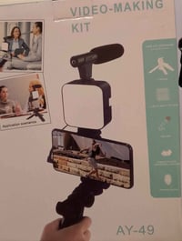 طقم فيديو AY-49 • إضاءة ٧×٧ سم • مايك وترايبود