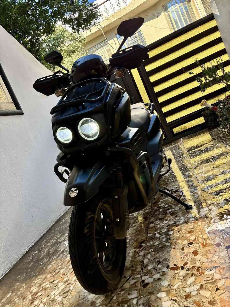 دراجة اباتشي جبلي نظافتها فول الدراجة كاملة وما بيها نقص اي شي تجي بمواصفات :

-سويجات عدد2 + شواحن اصليه عدد2

- ملف 2500 

- بطاريات عدد 6

- زنون وضعيتين عالي ناصي

- سرعة ثالثة 90 كم حقيقي

سعر مليون و100 وبيهة مجال حك الجية

بطاريات نضيفه كلهن جيب اي واحد وياك وافحص 

مكاني بغداد الدوره - ***********
