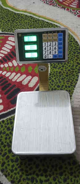 ميزانين للبيع مكاني كربلاء ملحق الفارس
السعر 25 الواحد قفل 
استخدام شهر فقط 
***********
‏‪***********‬‏
