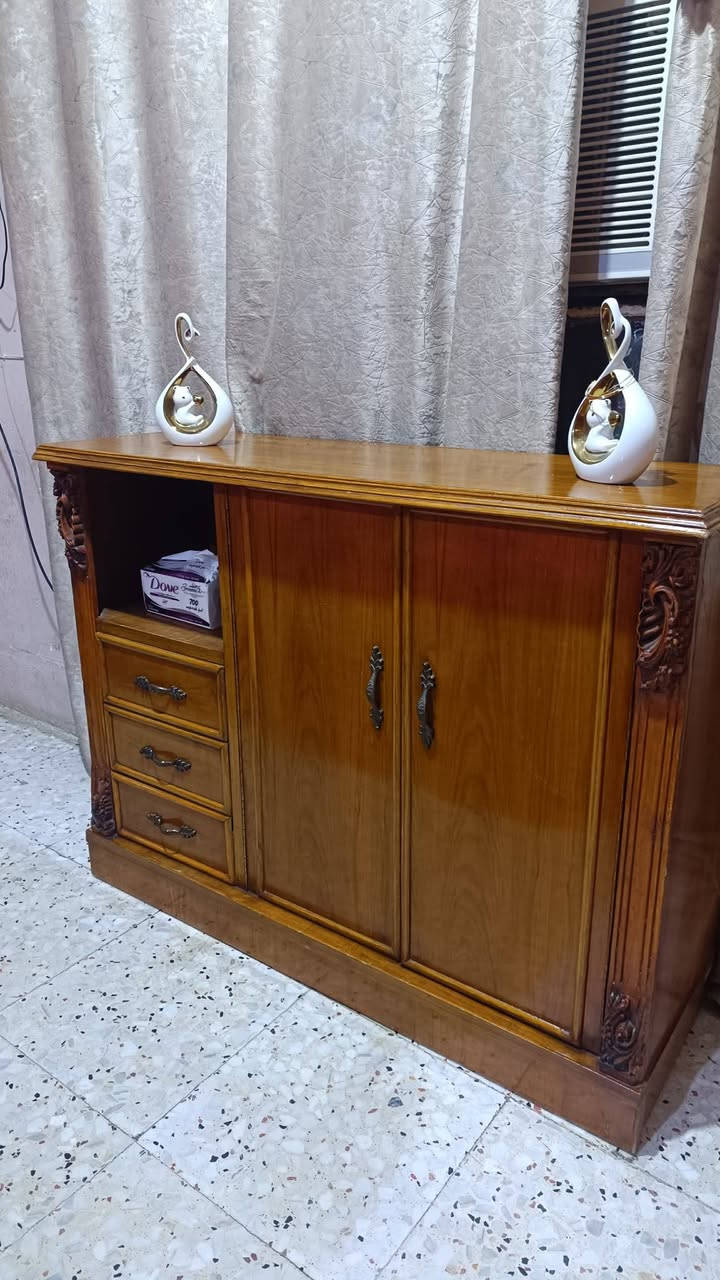 غرفه تسكام صاج داخل وخارج ام السته طابقين ظهر جرجوبه نظيفة مال عرس دنگ زان سقف  بلوك السعر مليون و300 وبيه مجال قليل مكاني محاويل للاتصال ع الرقم ***********
