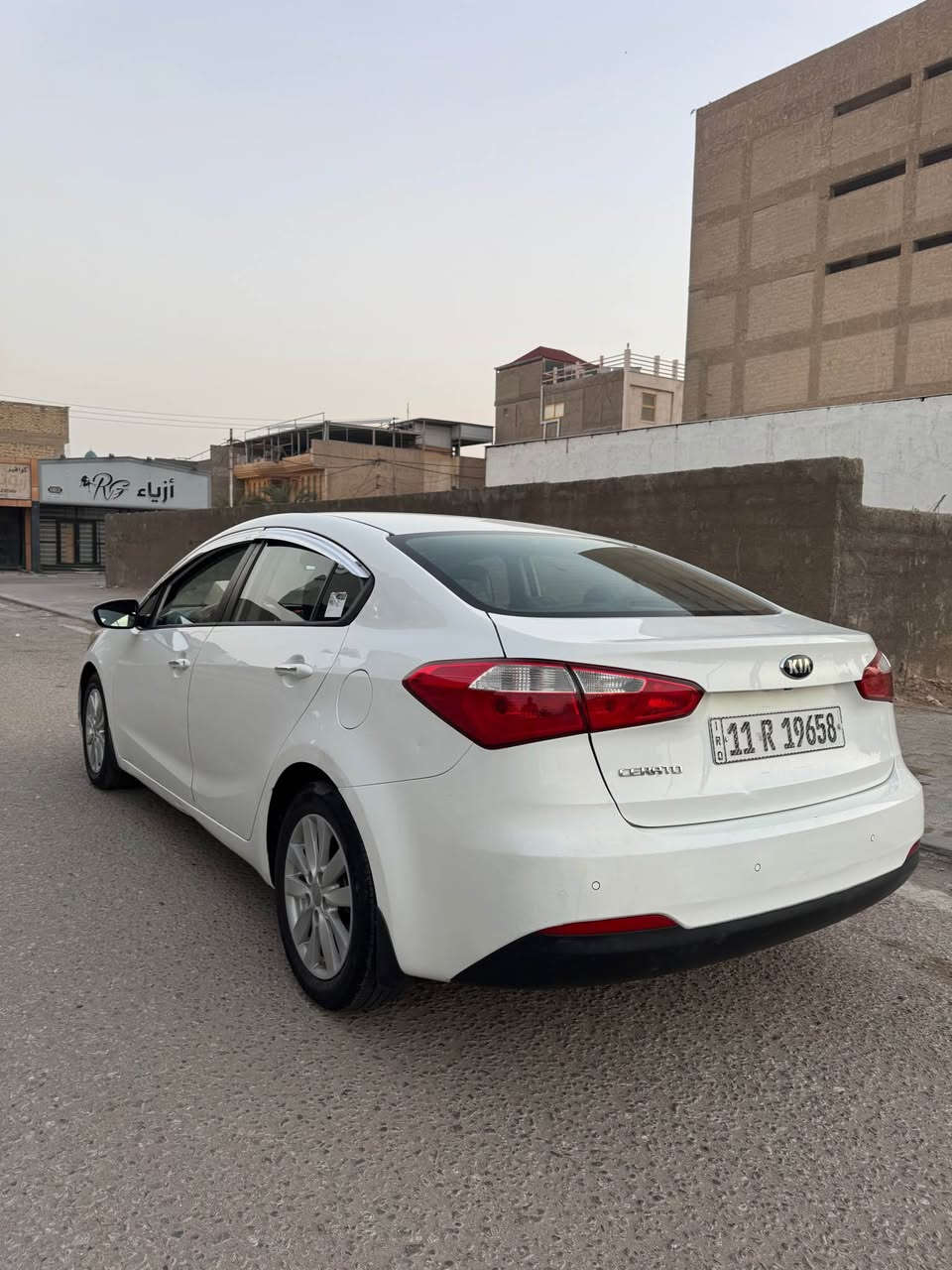 سلام عليكم 
كيا سيراتو  وارد خليجي  موديل 2014 
رقم بغداد انكليزي  بإسمنا (محرك 2000 ) 
بيهة ربع چاملغ امامي صبغ وطرف البنيد والباقي مكفول سيارة فول عدا البصمة 
جلد تبريد خلفي فتحة سقف مري شفط  داخل لونين 
مكاني النجف *********** النجف, العراق
