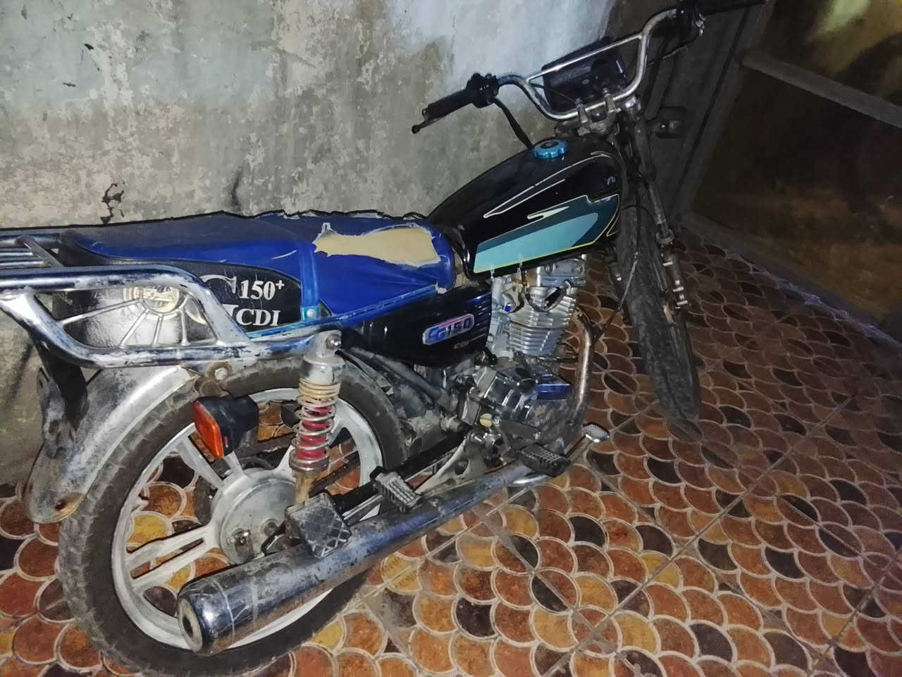 ايراني 5 كير 150cc للبيع دراجة ابيع طافية مكينة لا تبخير ولا نضوح ما تشتغل ماعرف شنو السبب بيها نارية وبيها وكم شلعة ومعدل يخبلن كهربائيات شغاله بيها نقوصات بسيطة سعر230 وبيها مجال حك جية كلش المكان بغداد الجديدة ***********
