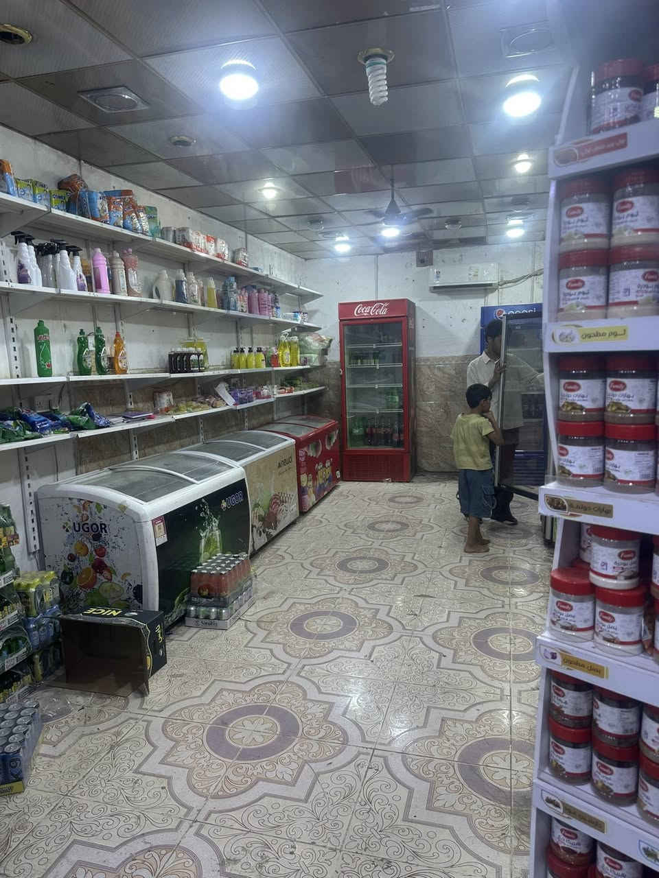 السلام عليكم محل للبيع بشارع السعدي مستعجل على بيعتا بسبب ضروف للاستفسار ***********

