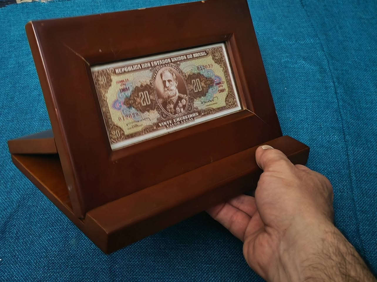 السعر ١٠ الاف نهائي...رجاءا بدون خاص وبدون زعل وعتاب
عملة البرازيل انسر ١٩٨٩ داخل إطار خشب وزجاج وزن ثقيل

عند الحجز يرجى ذكر الاسم الكامل ومكان الاستلام عند ابو عبير ب المتنبي او السيد زيد حسن بالميدان


**إذا كنت صاحب هذا الإعلان وتريد حذفه لأي سبب، رجاءا أرسل رسالة إلى الدعم الفني**