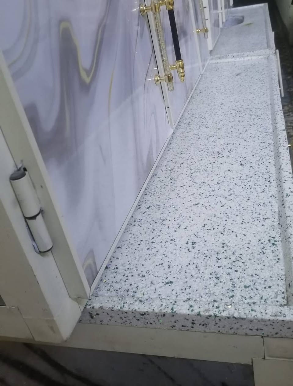 مرمر طبيعي وثكيل تفصال مو سوكي سعر ٣٠٠ ٤ قطع ***********
