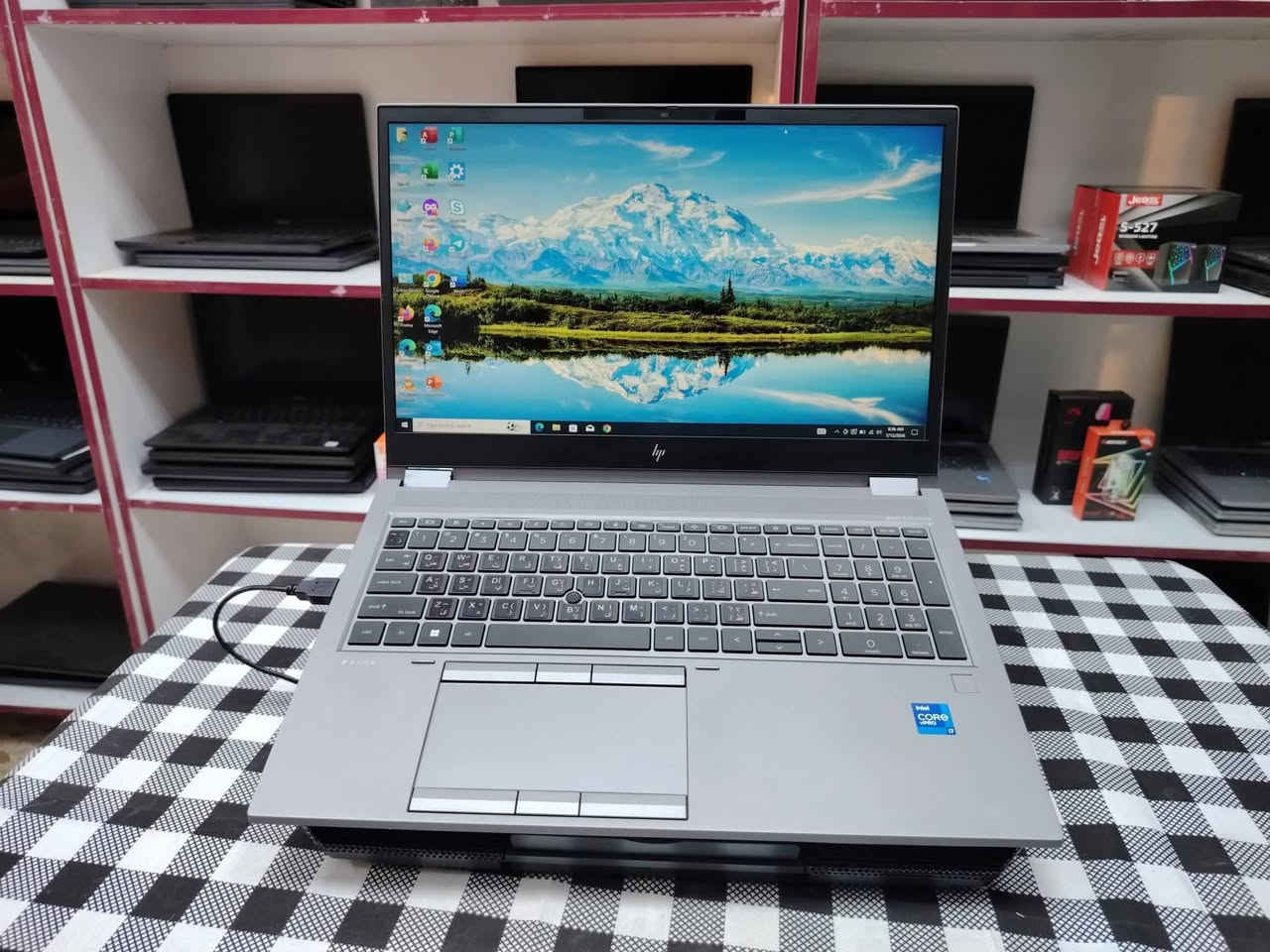 لابتوب HP ZBook Fury G8 Workstation
⚜️ المواصفات:
⚜️ المعالج: Core i7 — الجيل الحادي عشر — فئة H
⚜️ الرام: 16 كيكا DDR4
⚜️ الهارد: 512 كيكا SSD
⚜️ كرت شاشة خارجي: NVIDIA Quadro T1200 — 4 كيكا
⚜️ حجم الشاشة: 15.6″ — دقّة FHD
⚜️ الكيبورد: ستيكر ضوئي
🎁 الهدايا والملحقات:
• حقيبة لابتوب
• شاحن لابتوب
• ماوس
• ماوس باد
• تغليف احترافي (داخل كرتونة)
🛡️ الضمان والخدمات:
• فحص اللابتوب و مقارنة المواصفات و النضافة قبل الاستلام عند المندوب.
• ضمان أسبوع كامل بعد الاستلام.
• تنصيب ويندوز حسب الطلب مع جميع البرامج الأساسية و Office مثبتة.
🚚 التوصيل: التوصيل متوفر إلى جميع محافظات العراق
📞 للحجز أو الاستفسار (متوفر واتساب):
***********
📌 موقّعنا: بغداد الامين الثانية
💰 السعر: 799,000 دينار عراقي
