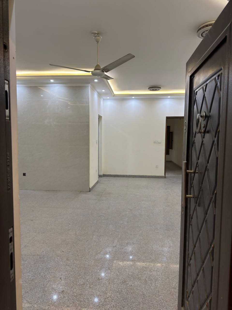 شقة تجارية للايجار 📍المنصور - ١٤ رمضان (موقع مميز)
للاستفسار : *********** ☎️
