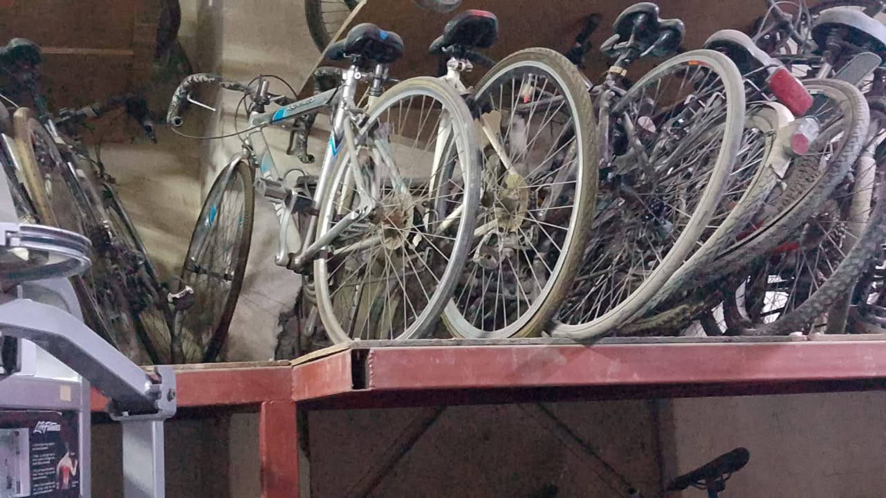 � بايسكلات للبيع – أشكال وأحجام مختلفة 🚲
بايسكلات نظيفة وجاهزة للاستخدام، مناسبة للكبار والصغار

✔️ جودة زينة

✔️ فحص قبل التسليم

✔️ أسعار مناسبة وتناسب الجميع

📍 العنوان: الرفاق

📞 رقم التواصل: ***********

👤 الاسم: علي الكعبي

العدد محدود، والبيع مباشر بدون وسيط

اللي يريد بايسكل بسعر زين لا يفوّت الفرصة 💪🚴‍♂️
