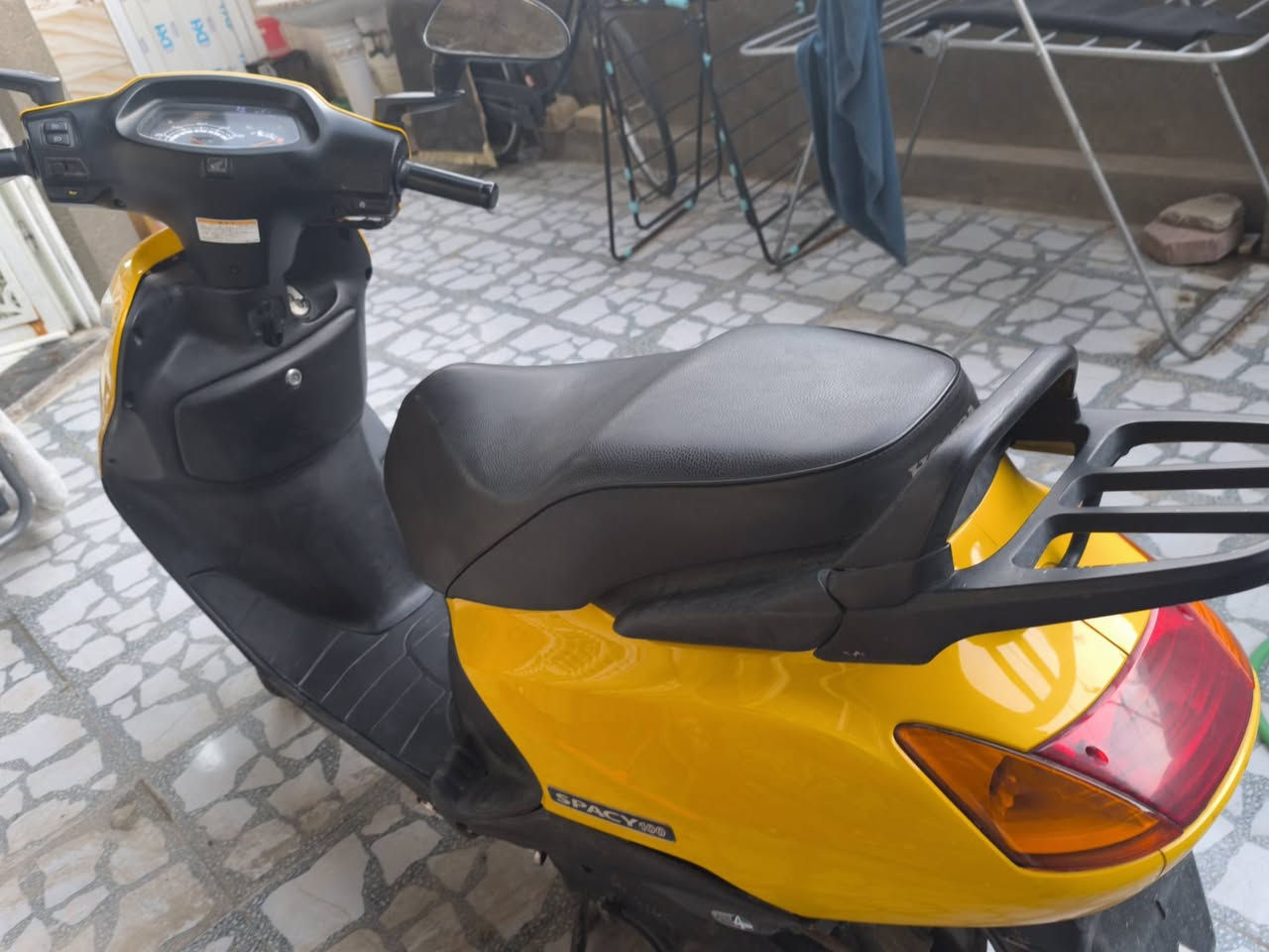 سبيسي ياباني نازل من الرمبه صارله شهرين ونص كلشي وكاله واصلي المكينه برغي ما مفتوح منها كهربائيات كلها سليمه مختصر امفوله وكله تبديل دهن اصلي وبانزين محسن مكاني كوت زهراء
***********
