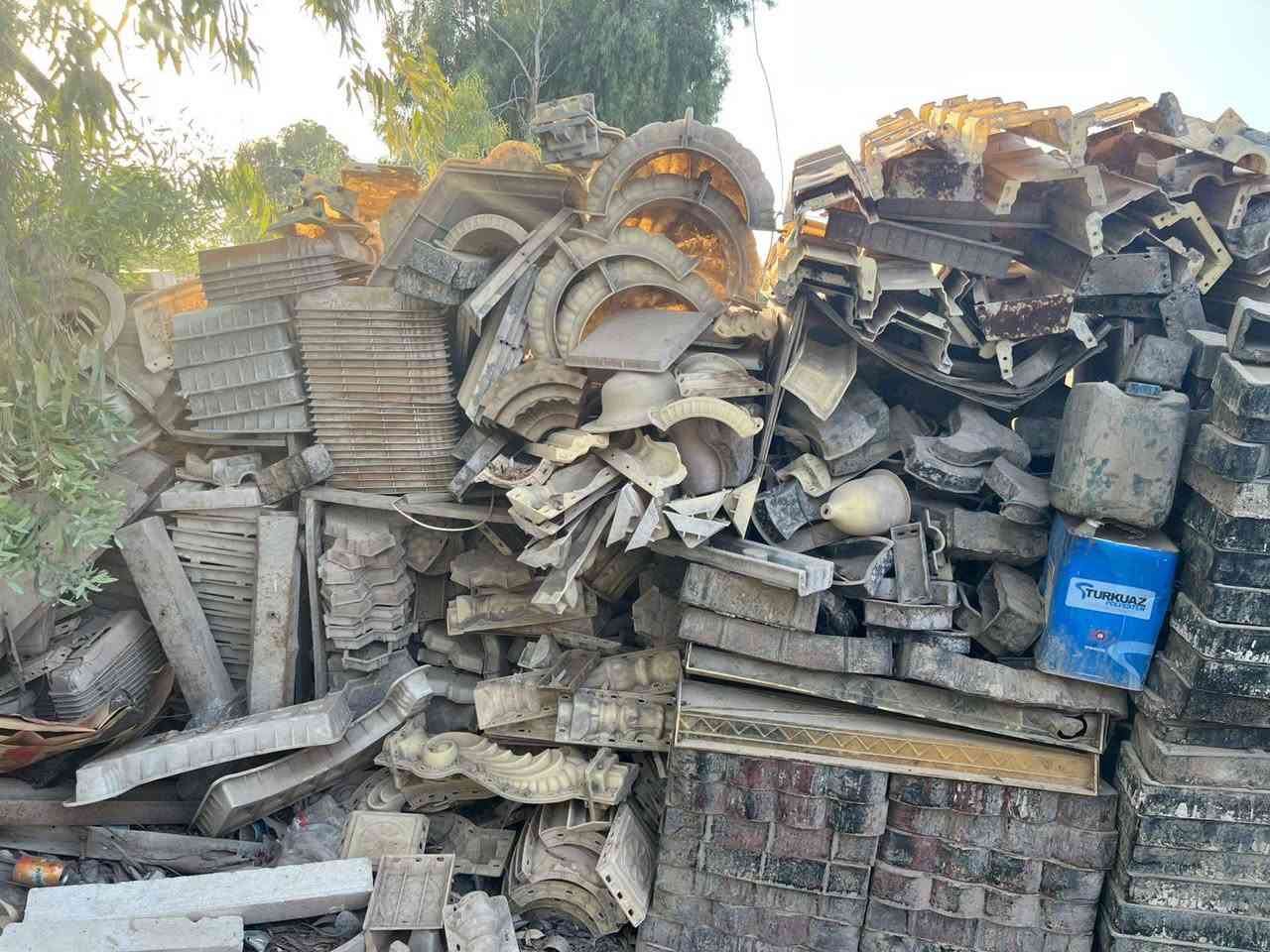 بسم اللة سلام عليكم 
معمل کامل للبیع 
قوالب رافعة مولدة خباطة كبير فول اوتوماتيك و خباطة صغيرة جهاز هزاز و جيهاز اسخراج المنتج من قالب ( قوالب لاينات حديقة +قوالب مقرنص+ قوالب عرانيس + قوالب دنك رومانية +قوالب سبيس كونكريت + كل قوالب محتاج للتزين حديقة موجود ضمنها) مع فارة خسل جبير بقدرةت ٢٥٠ بار ورافعة ٣ طن تويوتا بدون اوراق   و خباطة ٧٥٠ لتر فول اوتوماتيك حتي الماء يصب باكهرباء و باعداد  و جهاز كلش مريح يطلع كافة المنتجات من قوالب من ضمنها اي شي داخل معمل تكدر تاخذه  و سعر سعر تراب كل هذا فقط ١٠ مليون دينار عيراقي 
***********
