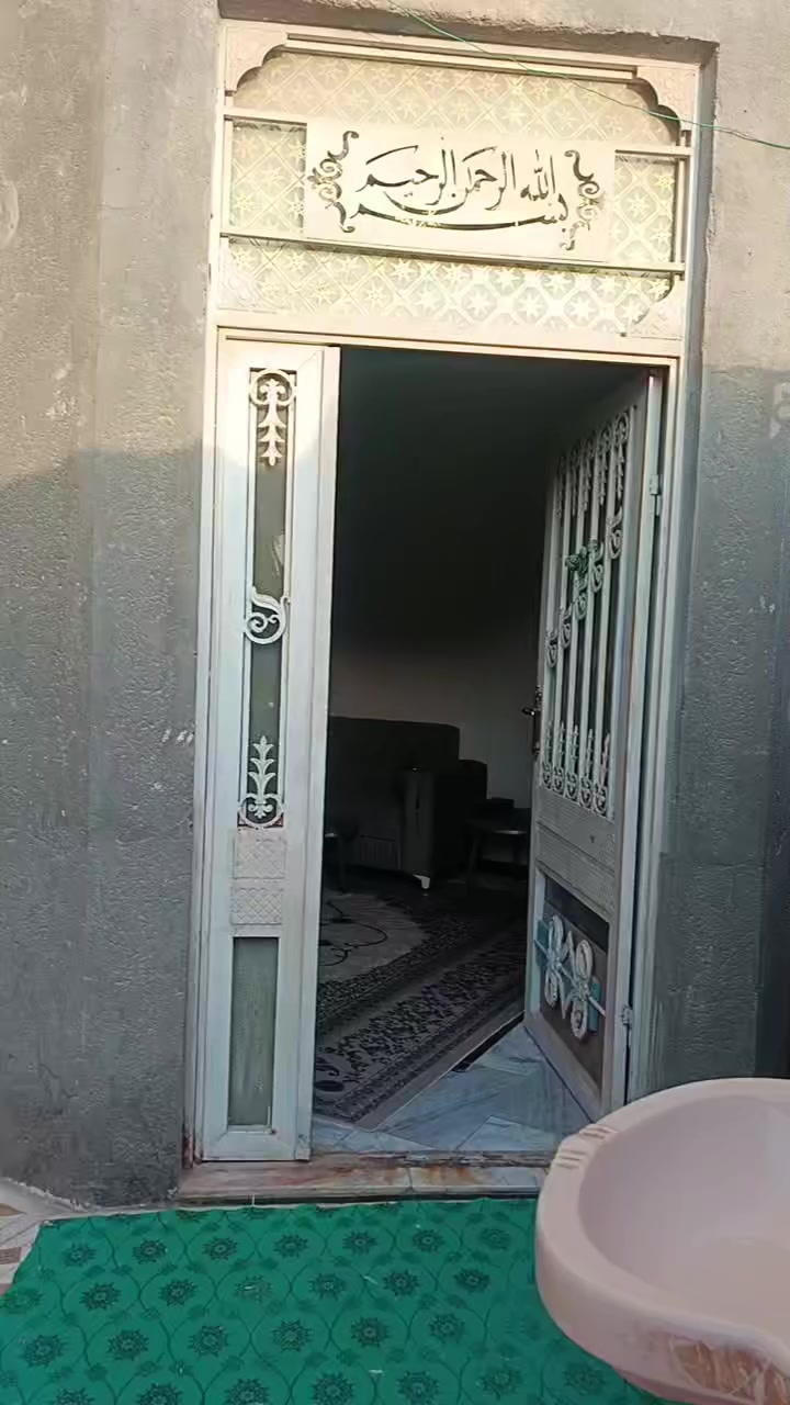 السلام عليكم
بيت  البيع مساحته 260  طابقين 

نزله ابو هبة شموخ الثانية

15 متر عراض الشارع

بناء حديث طابوك صب يحتوى طابق الارضي يحتوي على غرفتين وصاله واستقبال ومطبخ وحمام داخلي وخارجي

، الطابق العلوي غرفتين وصاله وحمامات  

استفسار   مكتب عيون الناصريه 

تصل عل رقم

***********
