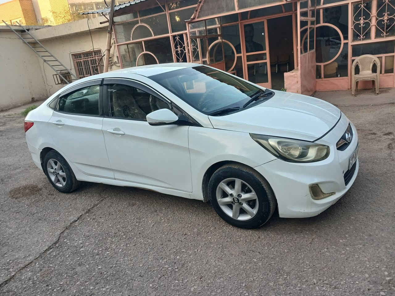 السلام عليكم ...للبيع أكسنت موديل ١٣ رقم مثنى انكليزي  هزة جديدة سنوية لل ٢٩ مداور ثاني يوم ... مصبوغة عام للجمالية بسبب شخوط ودحجات بدون ضربة .بيها مكانات معجون قليلة . مكينة ١٦٠٠ دوش ويل كب  أشاير بالمري شاشة وكامرة وحساسات خلفية حدادية وتايرات وباتري رحمة من الله ....( ملاحظة المكينة والكير والتبريد شواصي و لغود  والحوض والعيب الشرعي والاصوليات مكفولات )  السيارة جاهزة مابيها نقص السعر ٨٥  وبيها مجال  مكاني النجف للاستفسار الاتصال على الرقم ( *********** )
