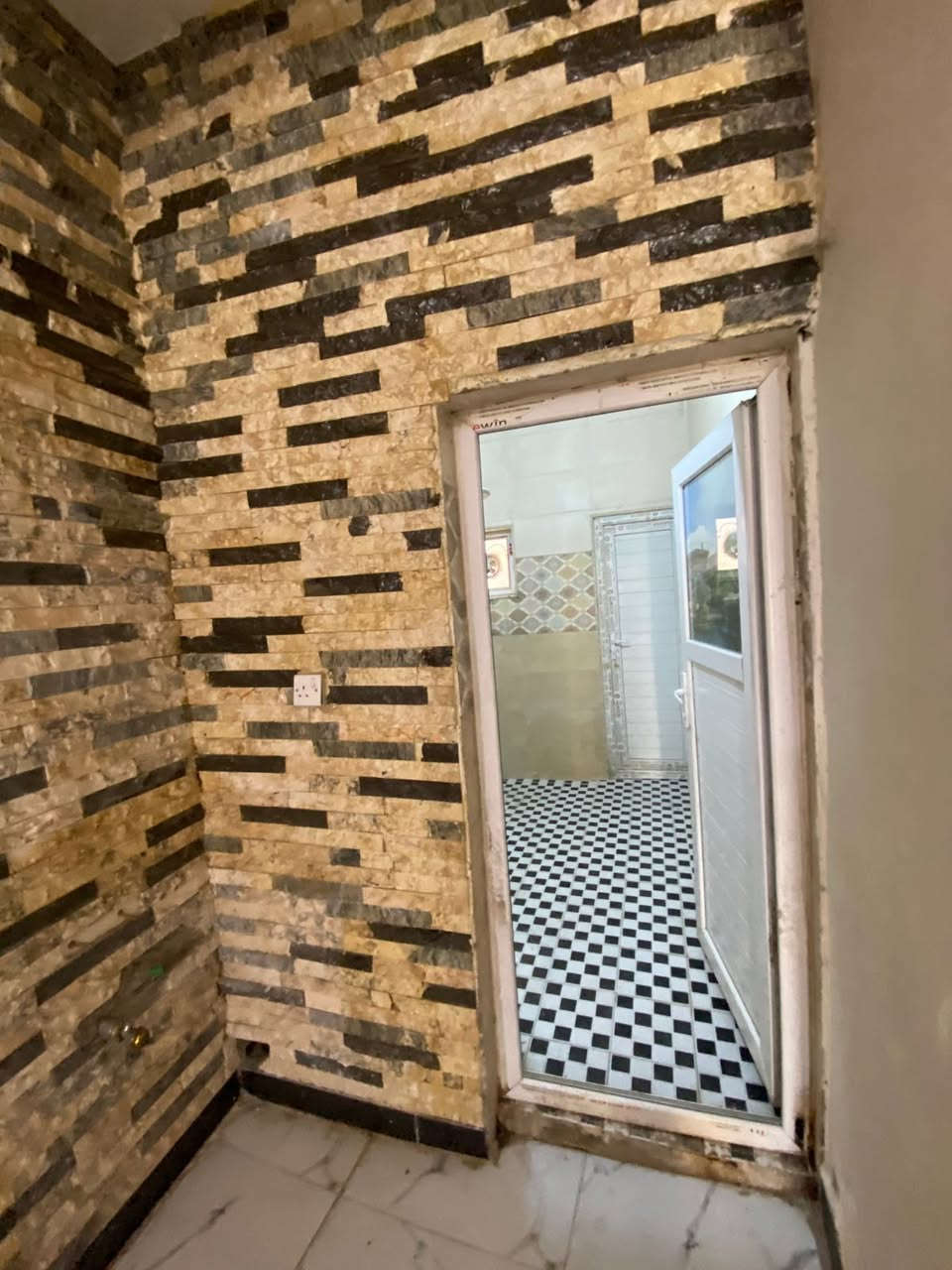 السلام عليكم بيت للايجار بالبكرلي الثانيه
بيت نظيف ومرتب يحتوي على غرفه و وكلدور ومطبخ وصحيات
سعر الايجار 250 وبي مجال
للاستفسار مراجعة مكتب عقارات البياتي
او الاتصال على الرقم ***********
