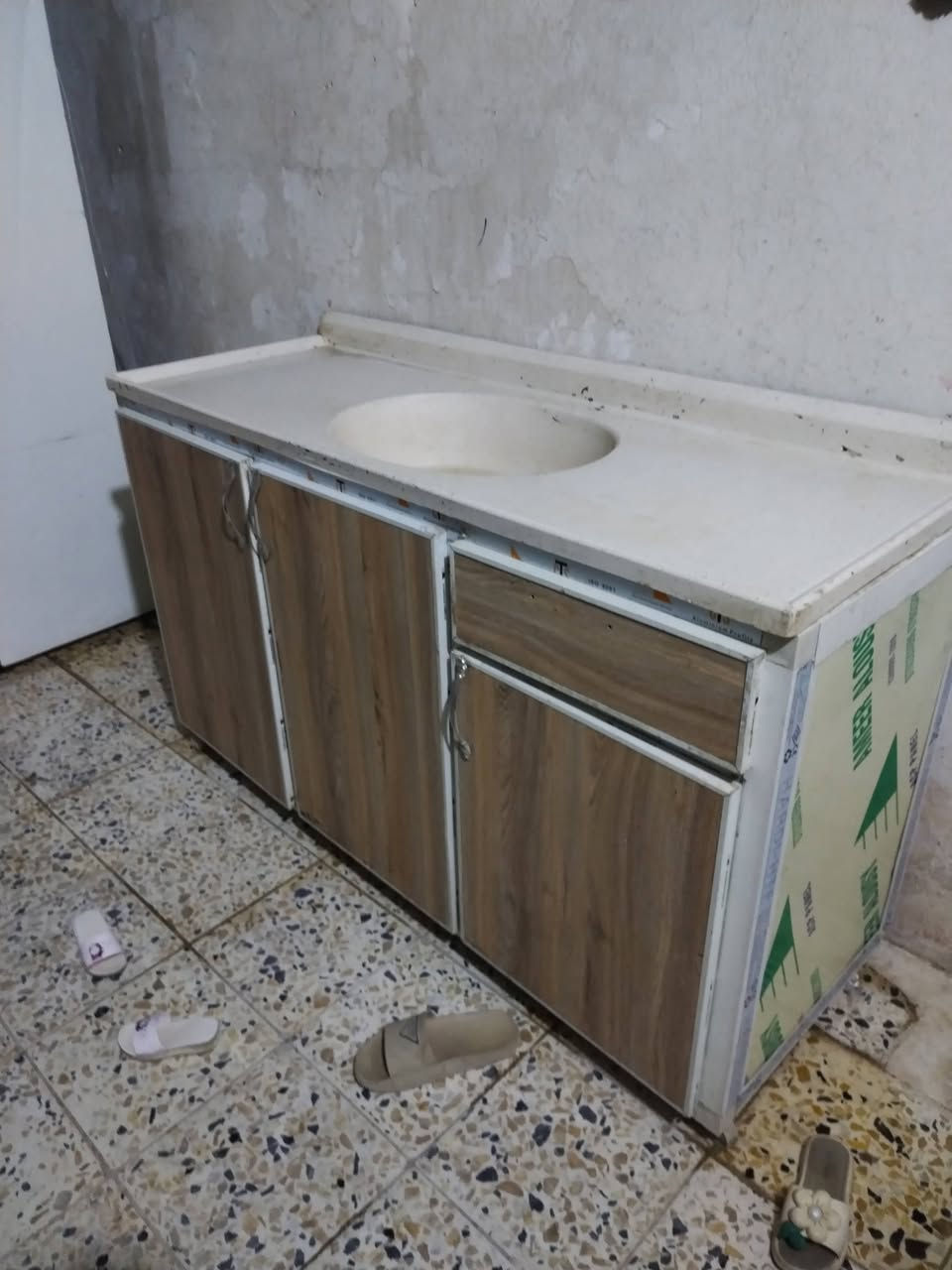 سنك للبيع متره ونص السعر 85 قفل بعقوبه التحرير الرقم ***********
