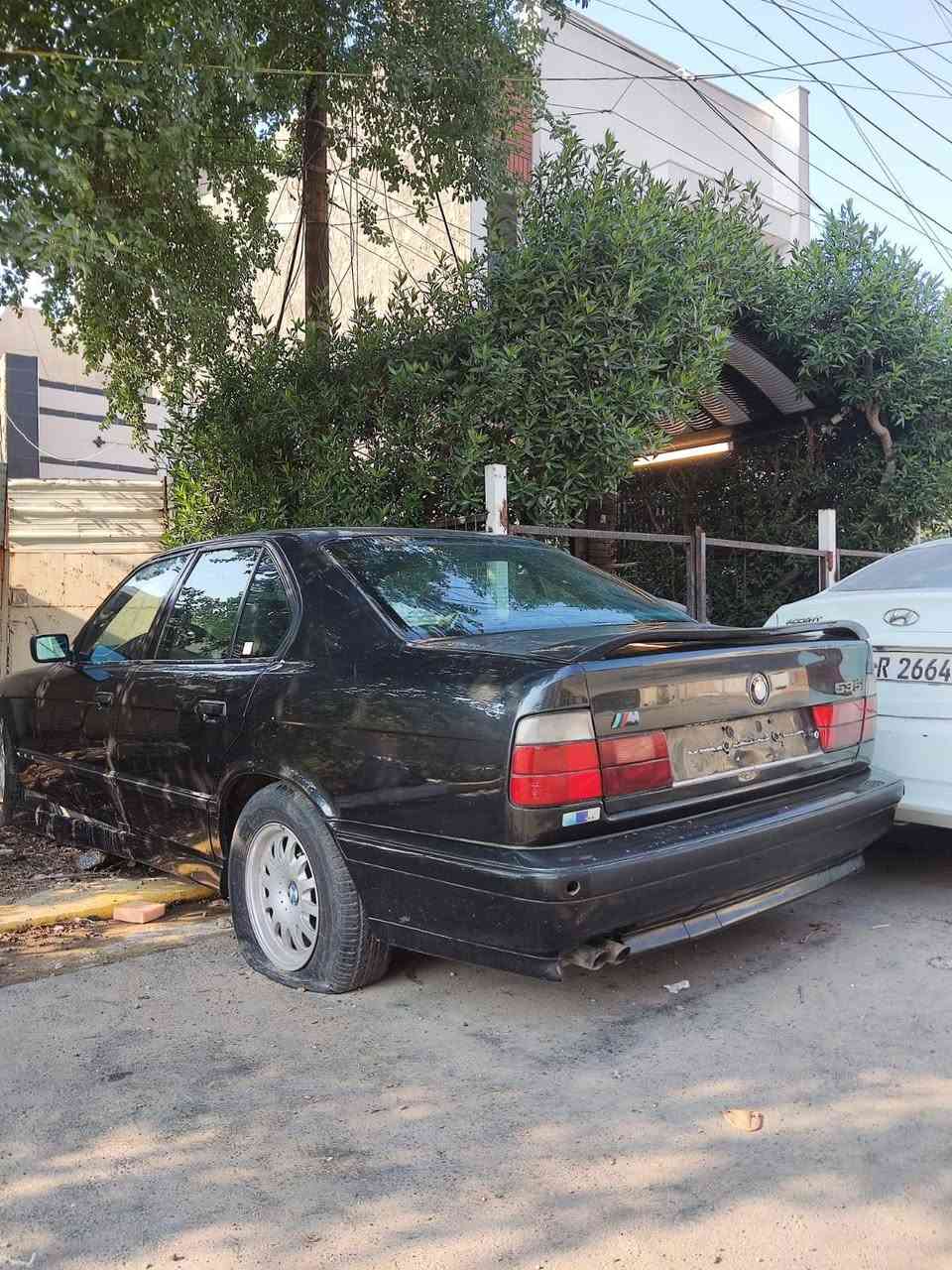 للبيع ***  للبيع مستعجل سيارة BMW 535  بلاد السعر 55 ورقة و بيها مجال و شرط التحويل للاستفسار الرقم *********** متواجد يوم الجمعة و السبت مكان بغداد السيارة 6 سلندر مكينة 3.5
